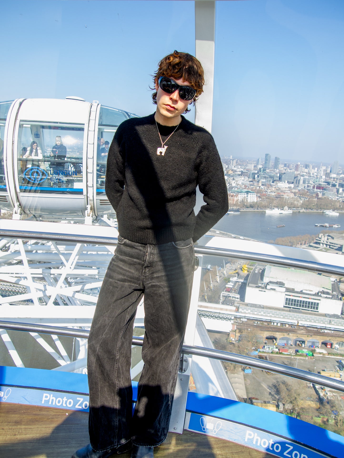 Alex is 190 cm tall and wears size M. | black
