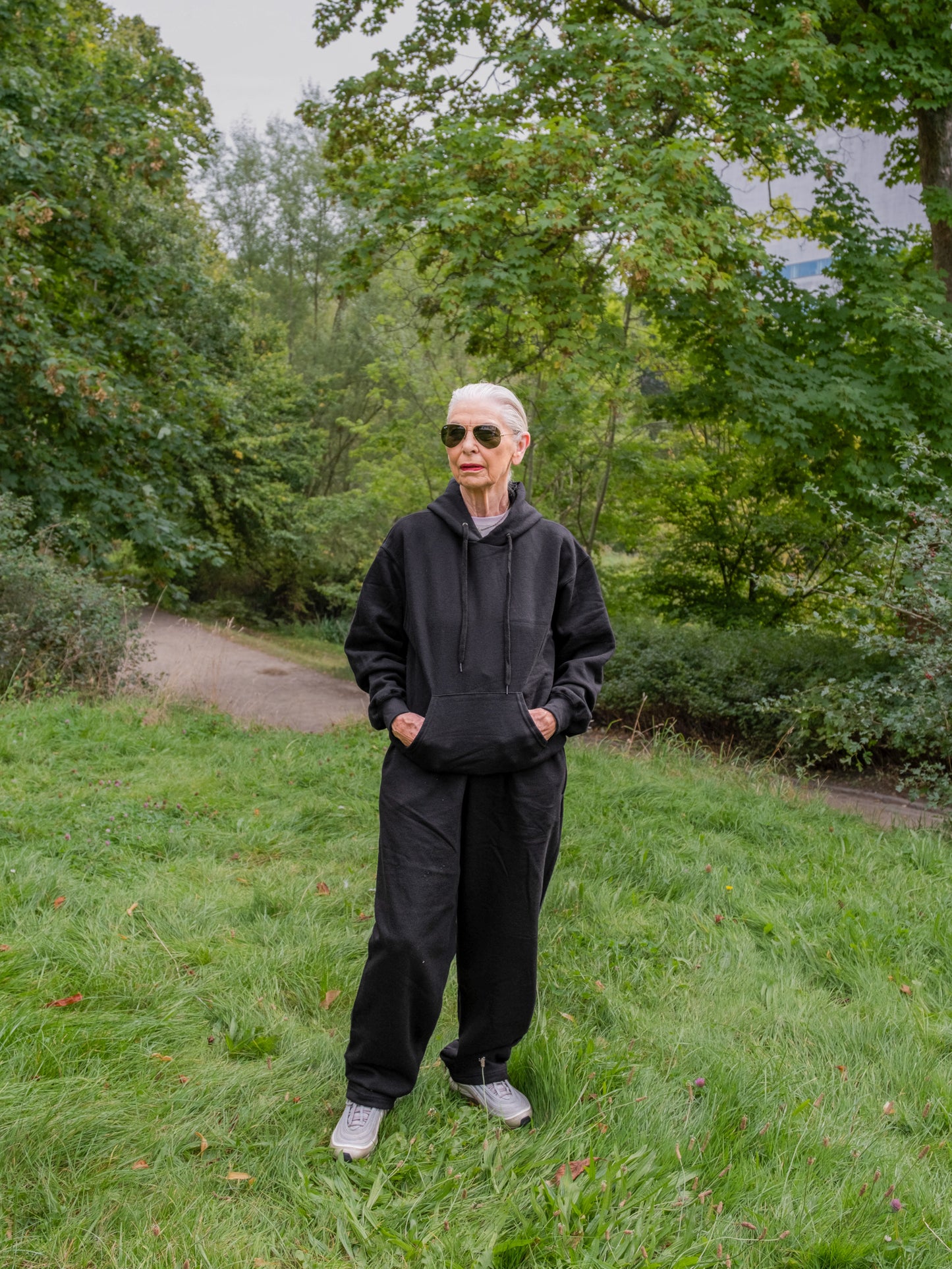 Nellie is 167 cm tall and wears size S.