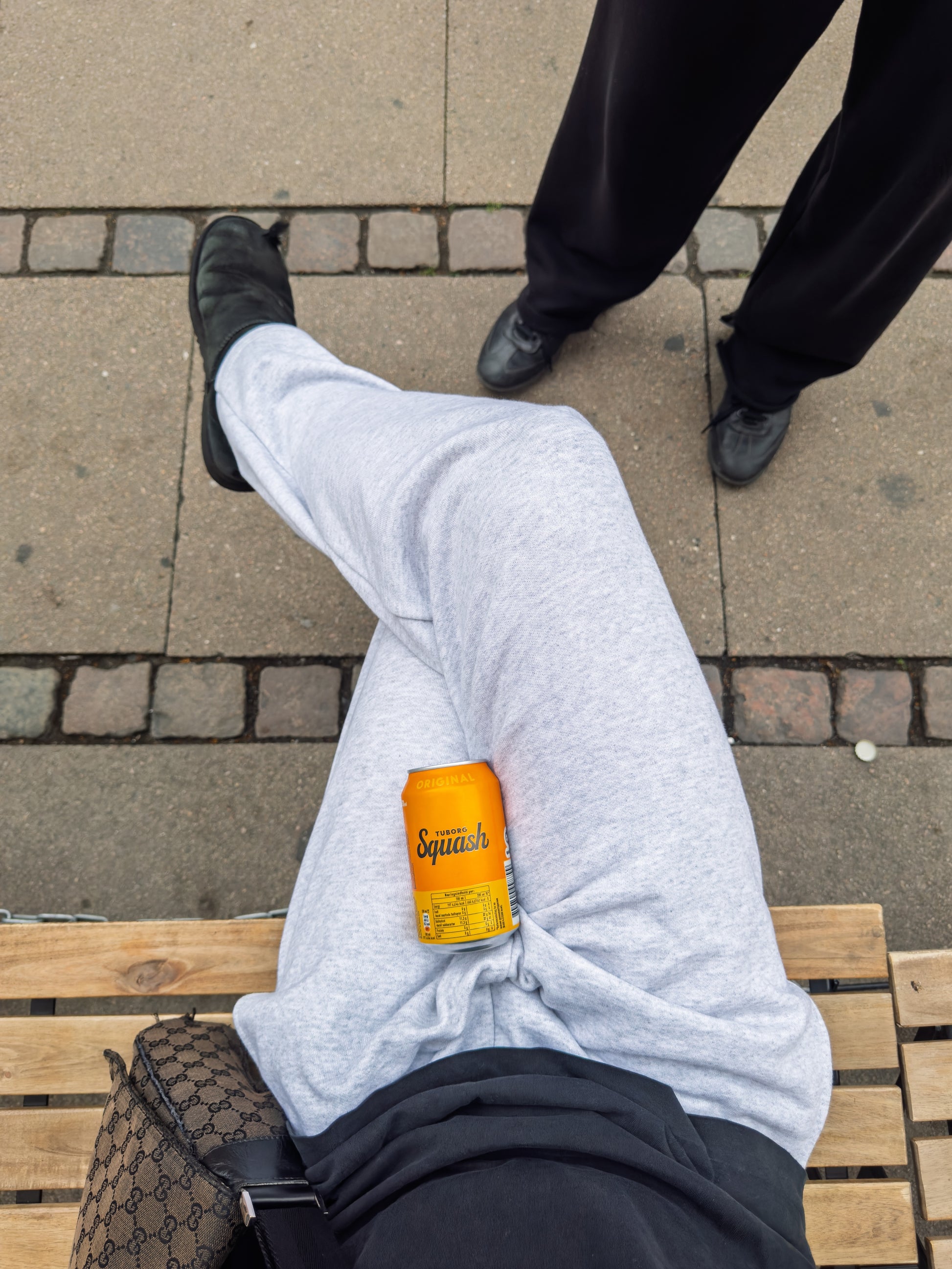 Peter is 188 cm tall and wears size XL. | grey