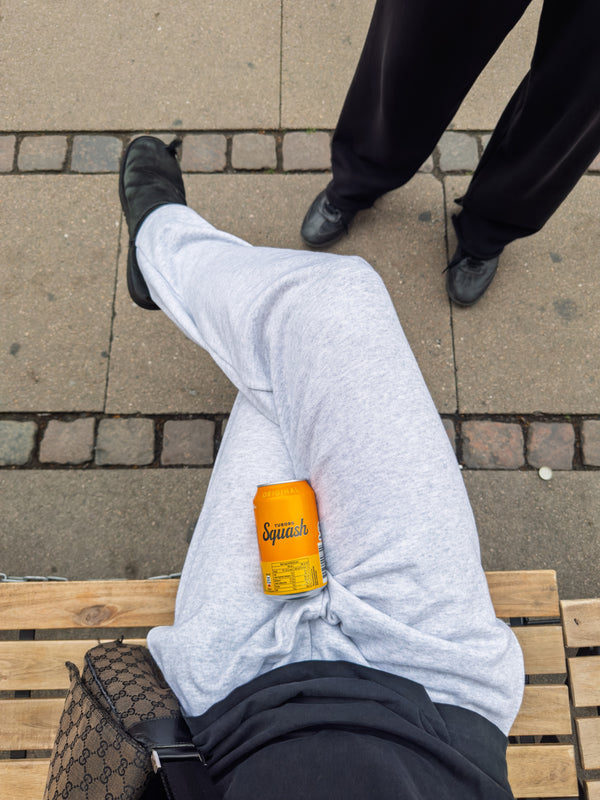 Peter is 188 cm tall and wears size XL. | grey