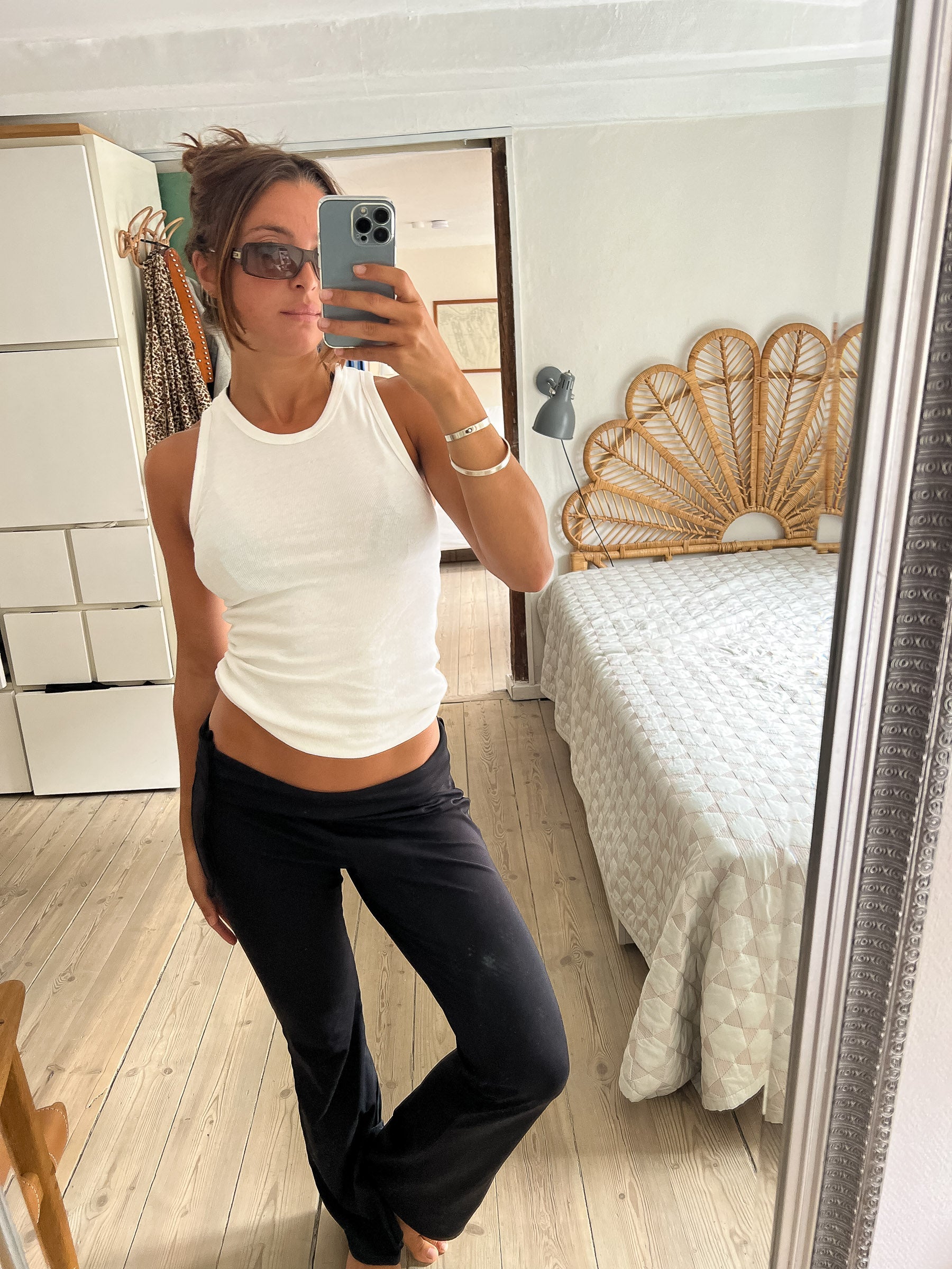 Sofie is 165 cm tall and wears size XS. | white