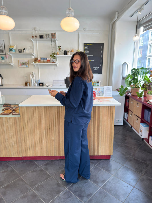 | Katja is 170 cm tall and wears size M. 