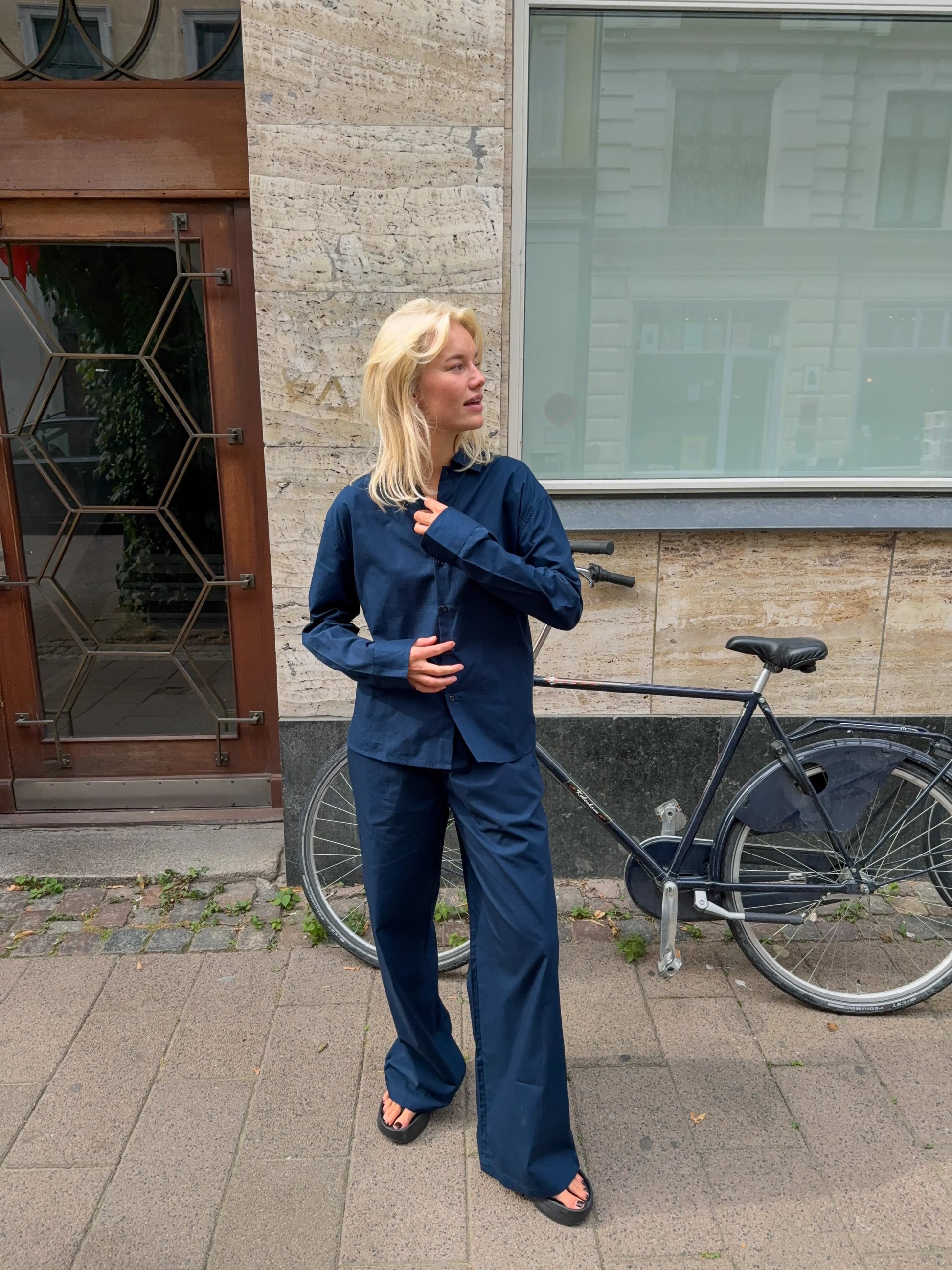 Sofie is 170 cm tall and wears size M. 