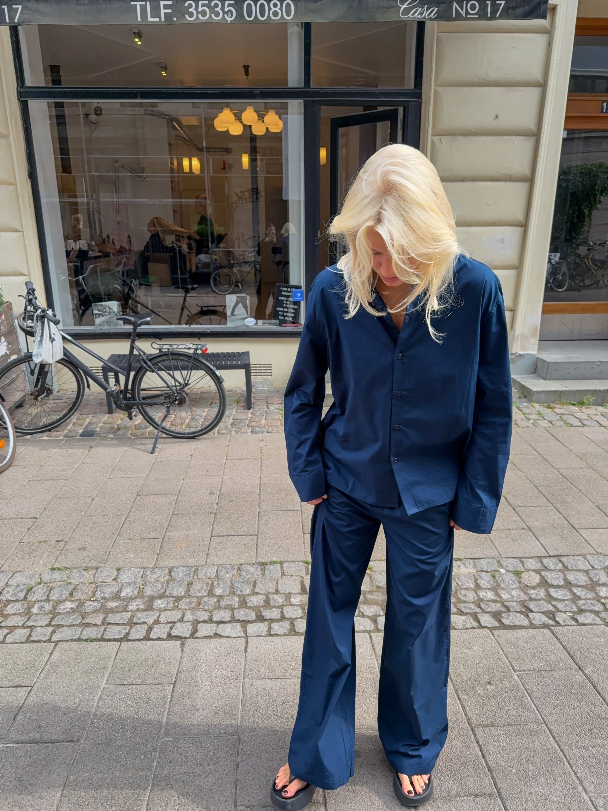 Sofie is 170 cm tall and wears size M. 
