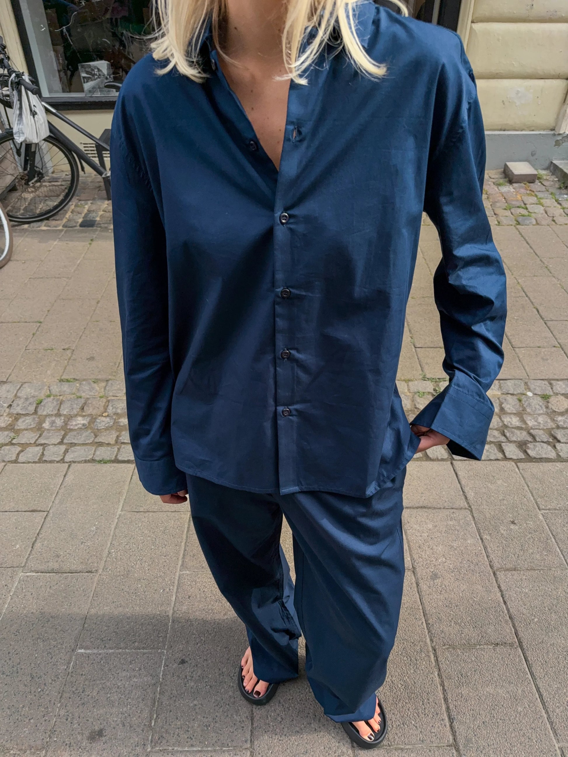 Sofie is 170 cm tall and wears size M. 