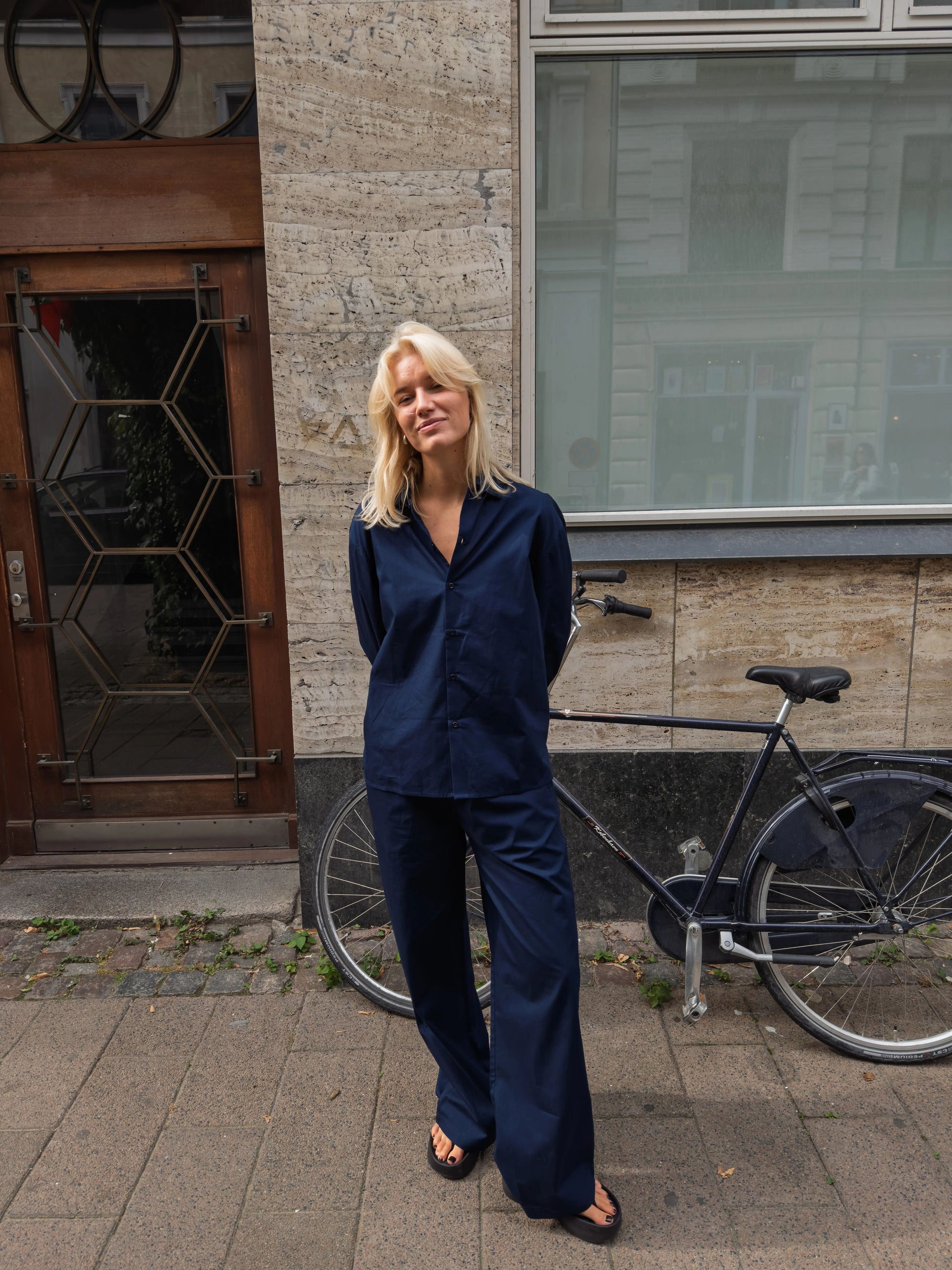 Sofie is 170 cm tall and wears size M. 