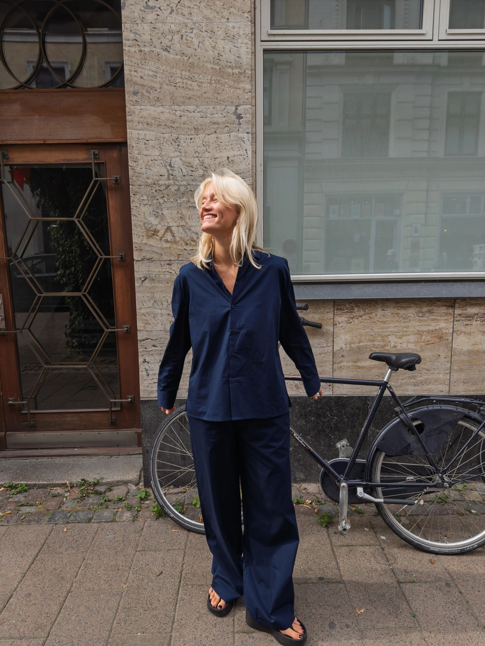 Sofie is 170 cm tall and wears size M. 