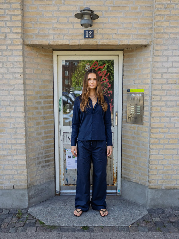 Kajsa is 174 cm tall and wears size S. | navy