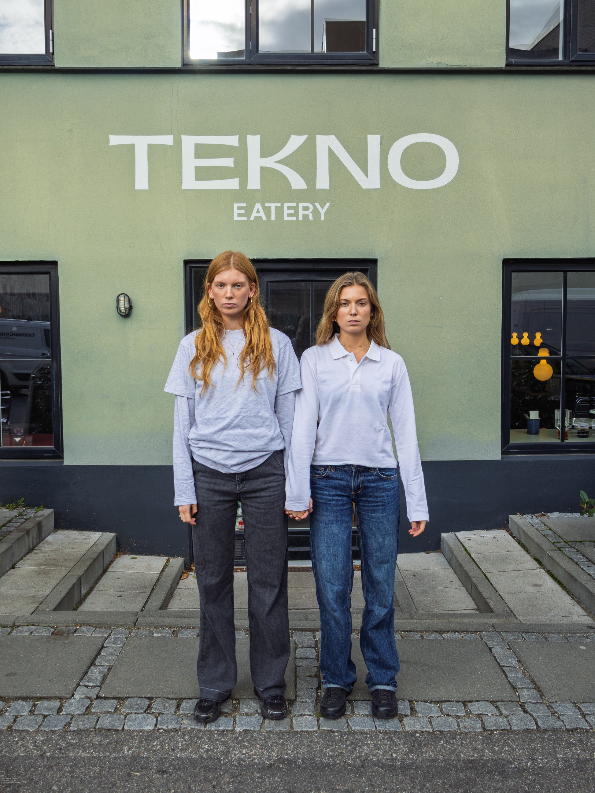 Roberta is 169 cm tall and wears size S. | grey