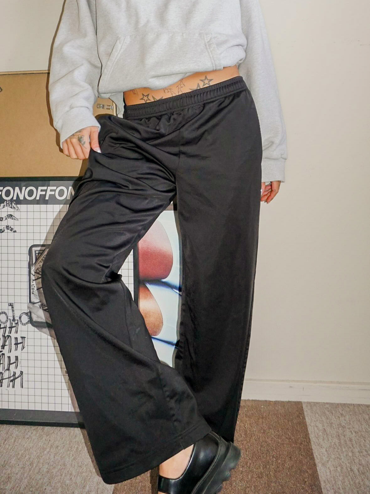 Astrid is 165 cm tall and wears size M. | black