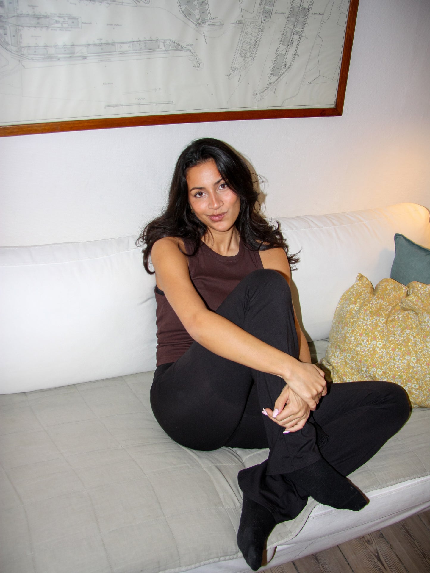 Sofie is 165 cm tall and wears size S. | dark brown