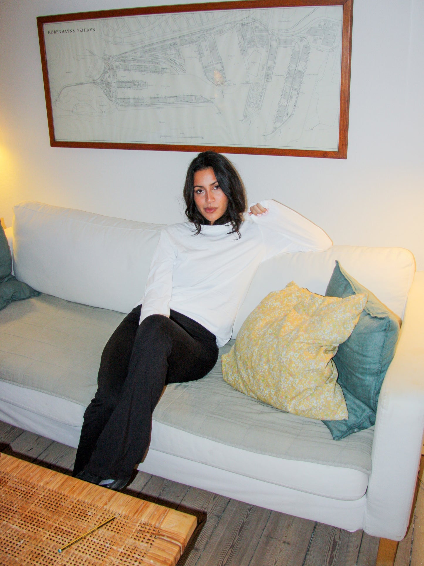 Sofie is 165 cm tall and wears size S. | white