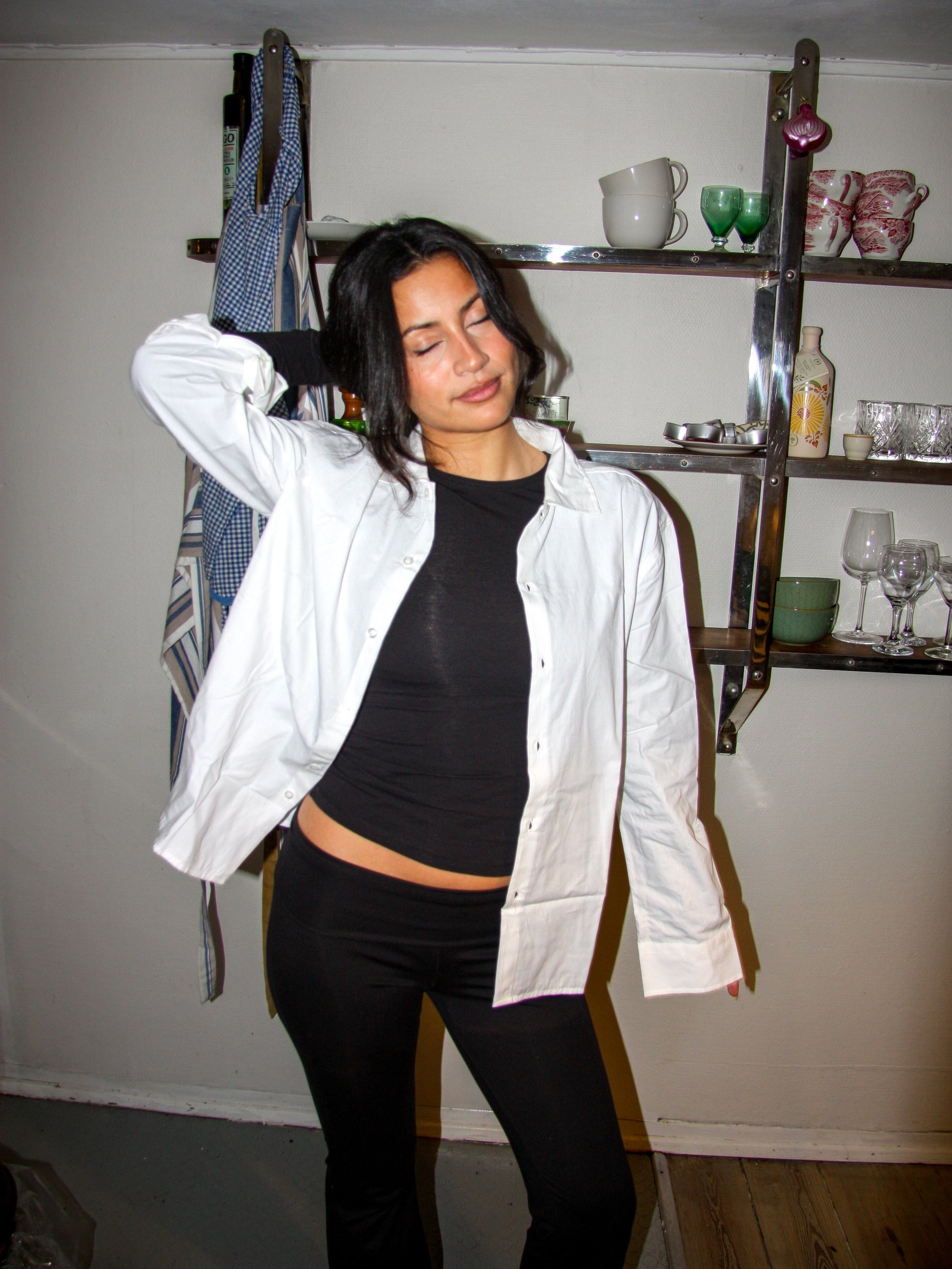 Sofie is 165 cm tall and wears size S. | white