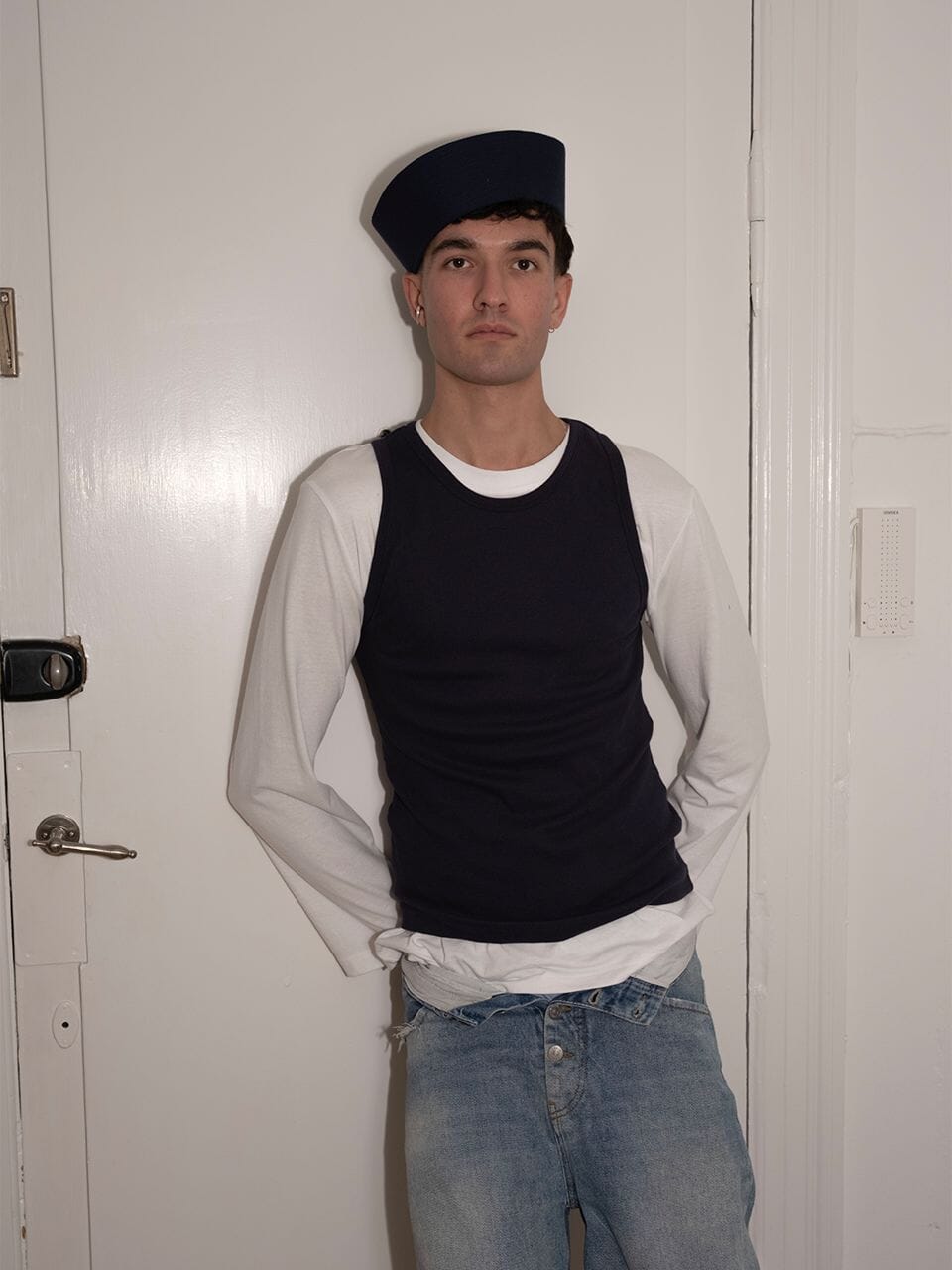 Hugo is 197 cm tall and wears size S.