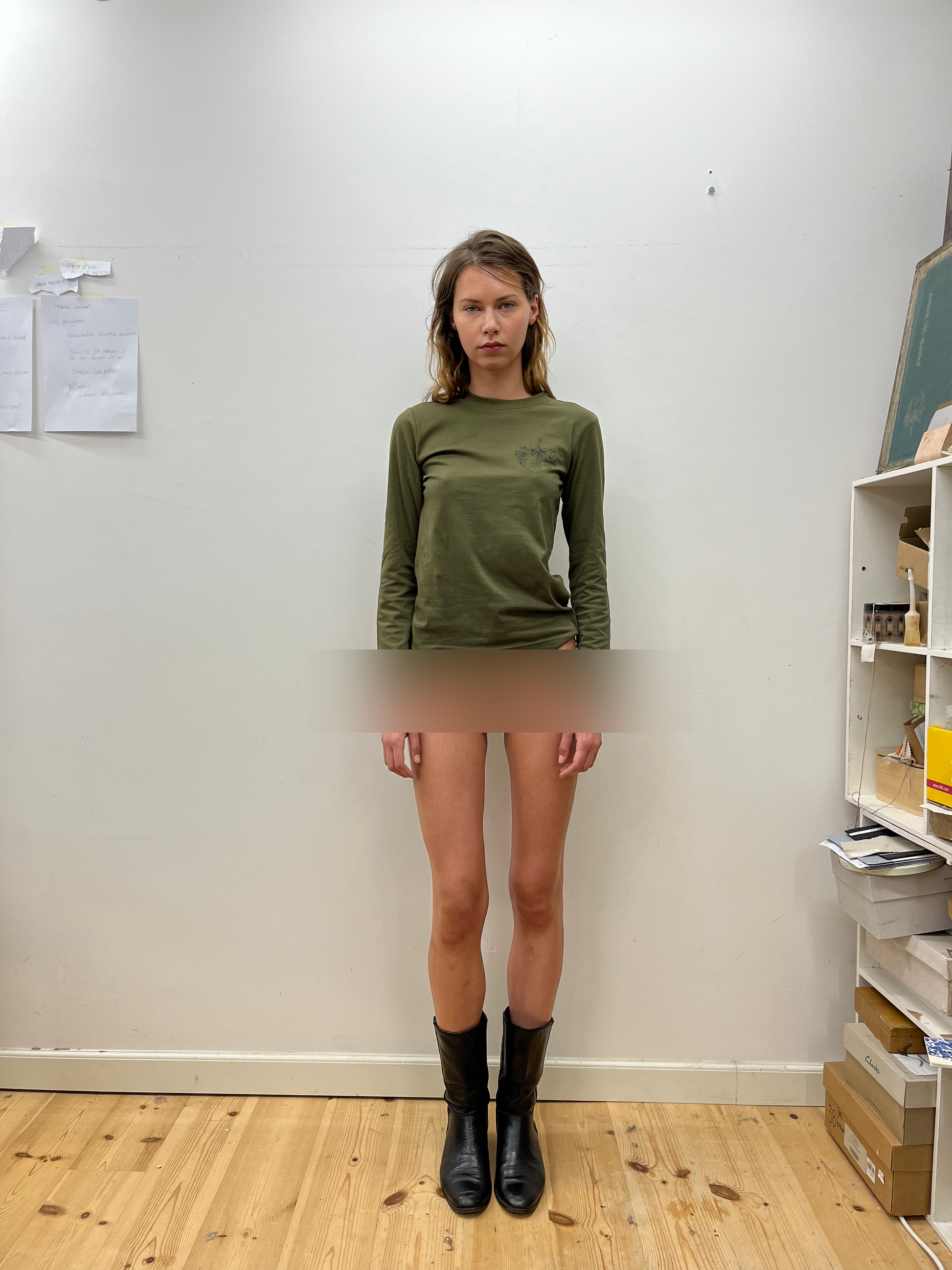 Hanna (183 cm) is wearing size XS.