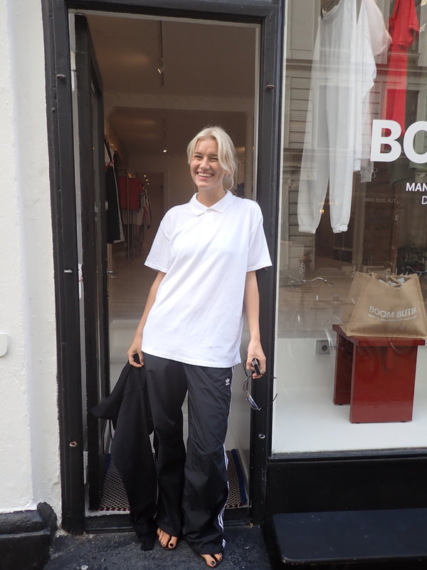 Sofie is 170 cm tall and wears size M. | white