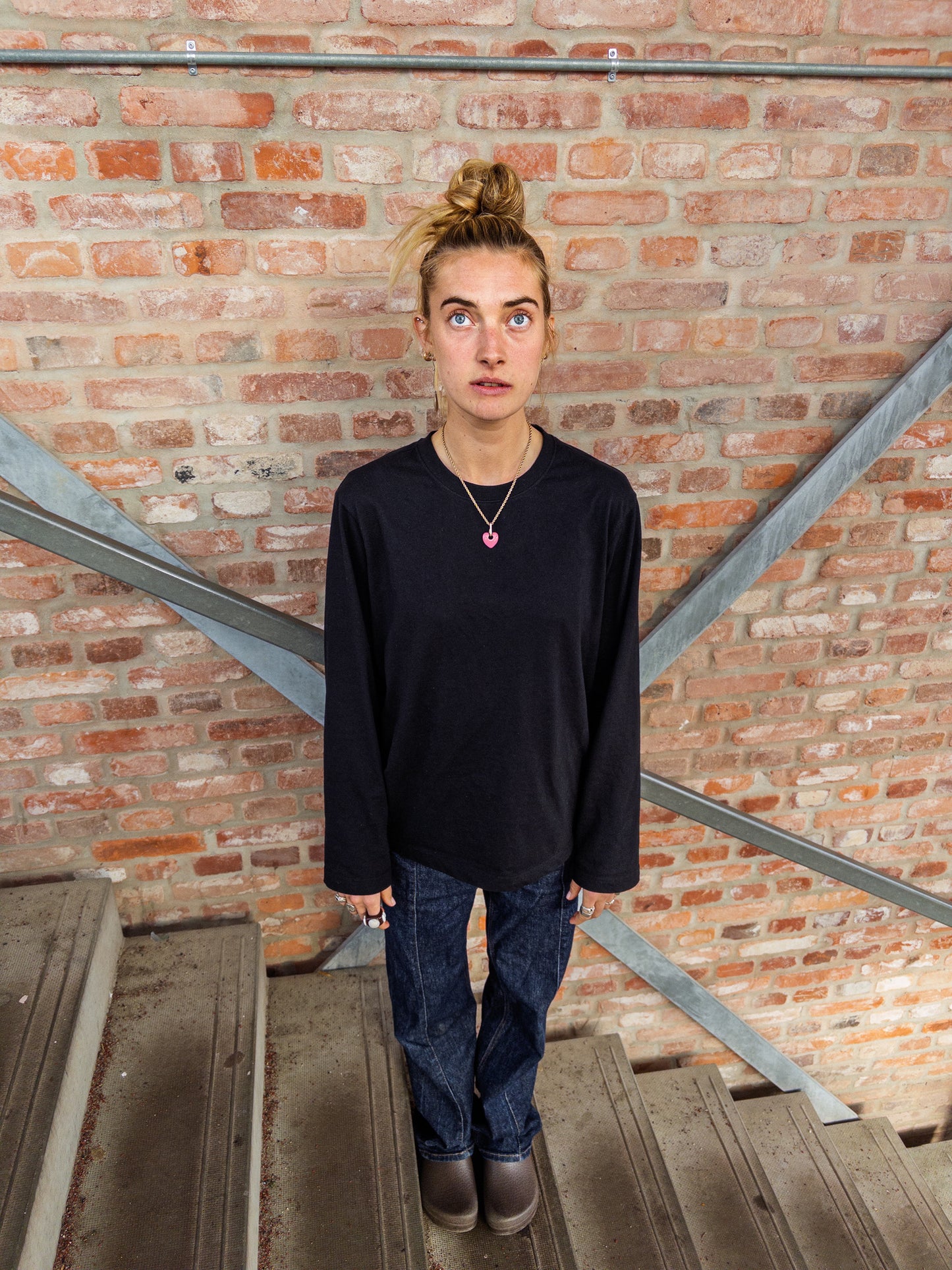 Alma is 174 cm tall and wears size M. | black