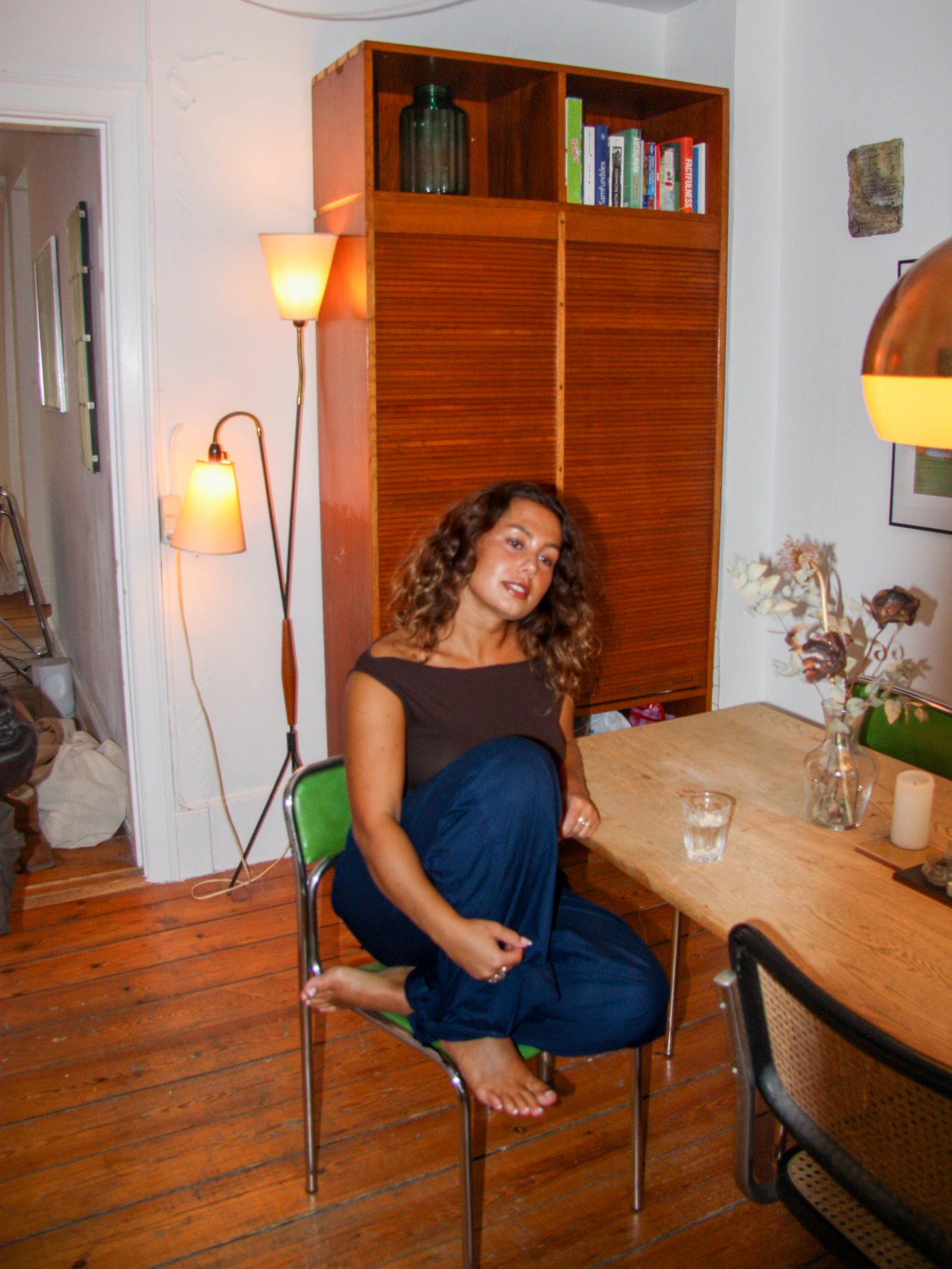 Anna is 175 cm tall and wears size M. | dark blue