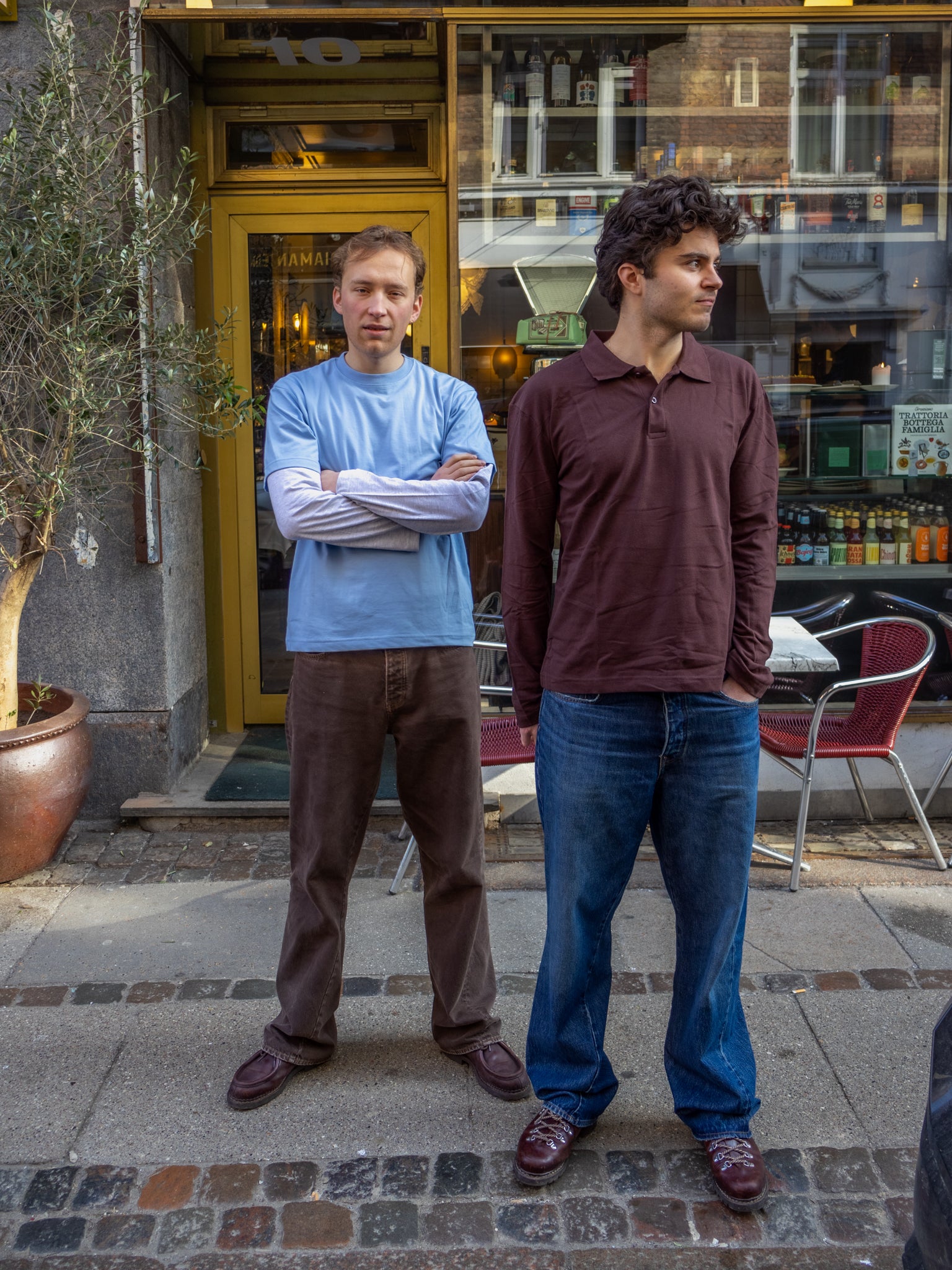 Eliot is 184 cm tall and wears size L. | light blue