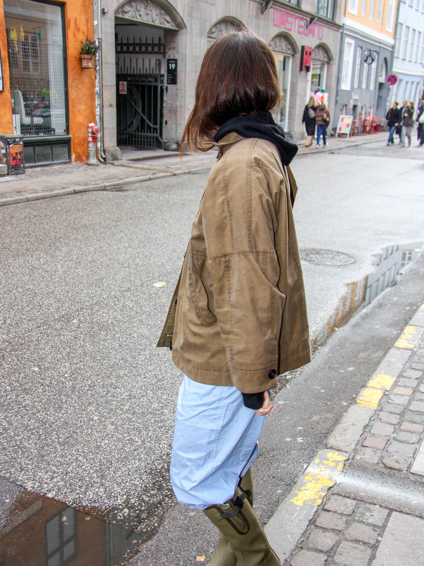 Carla is 168 cm tall and wears size M. | light blue