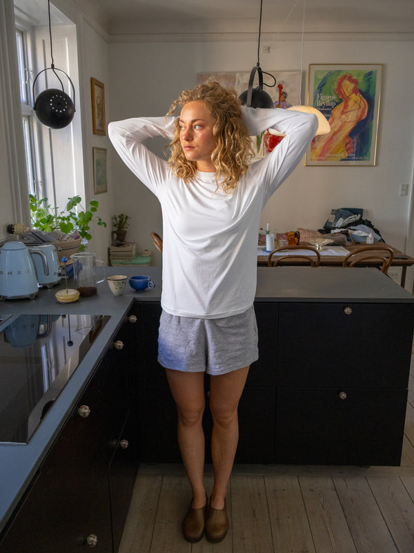 Cecilie is 168 cm tall and wears size S. | white