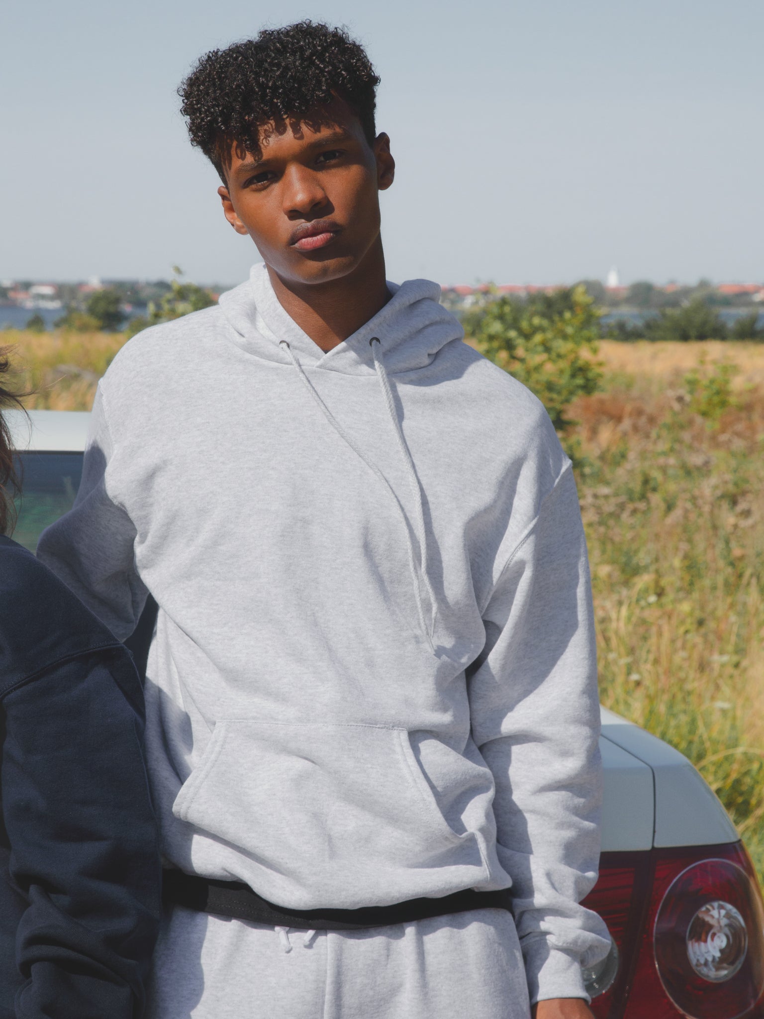 Filip is 185 cm tall and wears size L. 