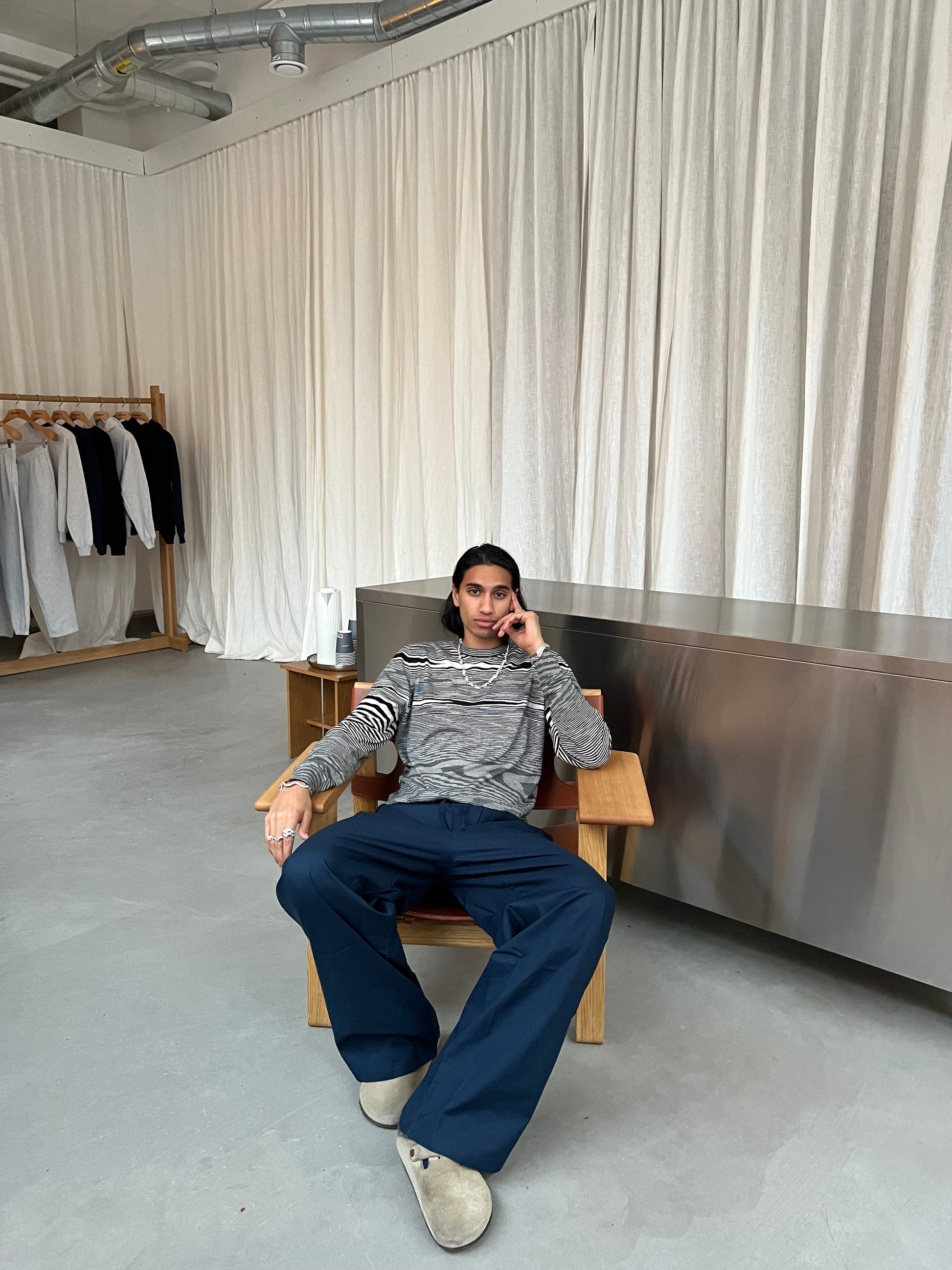 Kevin is 190 cm tall and wears size XL. | navy
