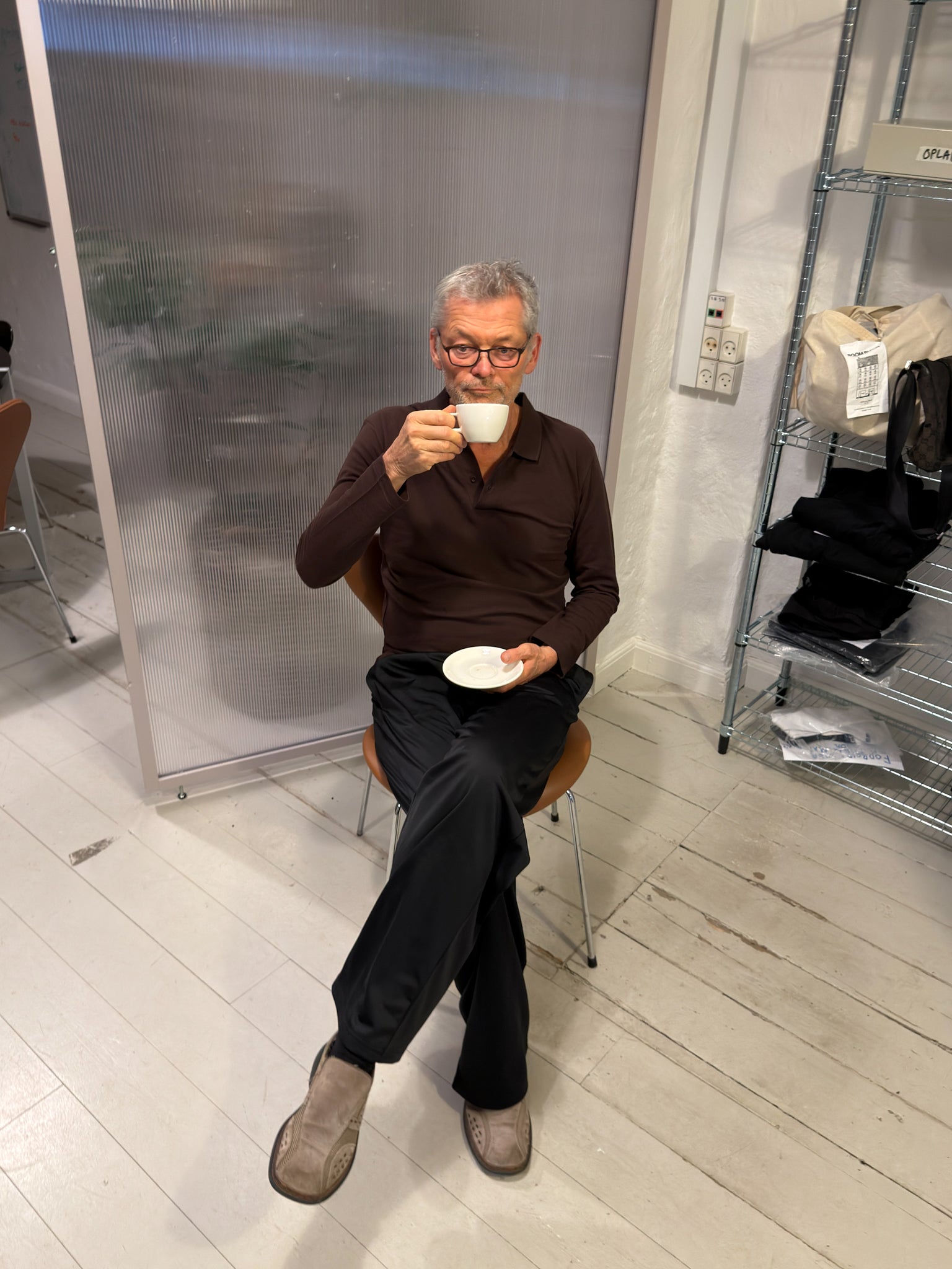 Jens is 186 cm tall and wears size L. | black