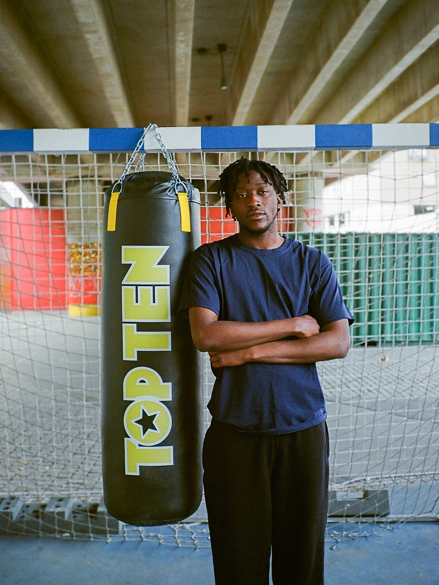 Maxwell is 190 cm tall and wears size XL. | navy