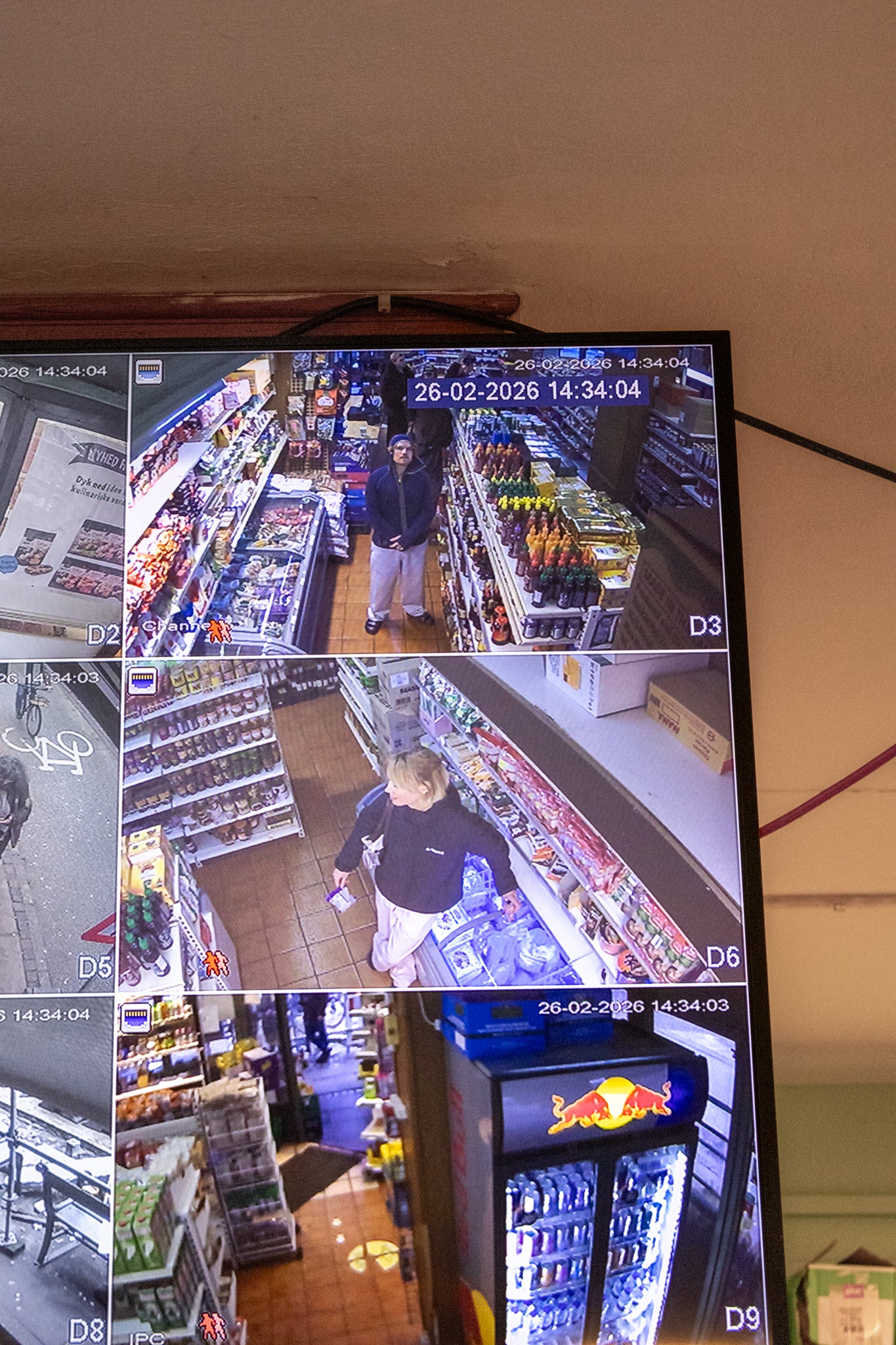 Karl William is 185 cm tall and wears size XL. | grey