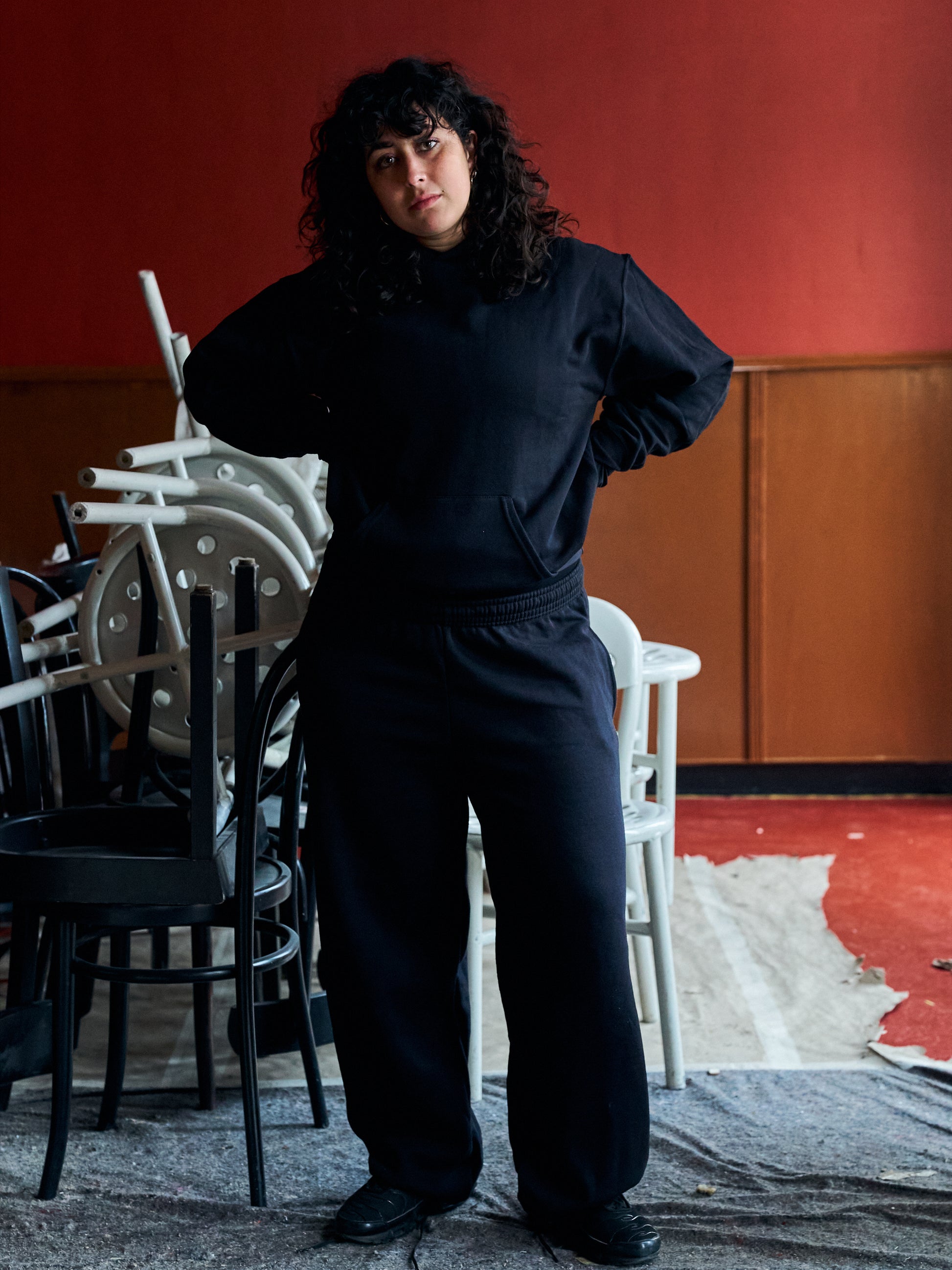 Mina is 165 cm tall and wears size L. | black