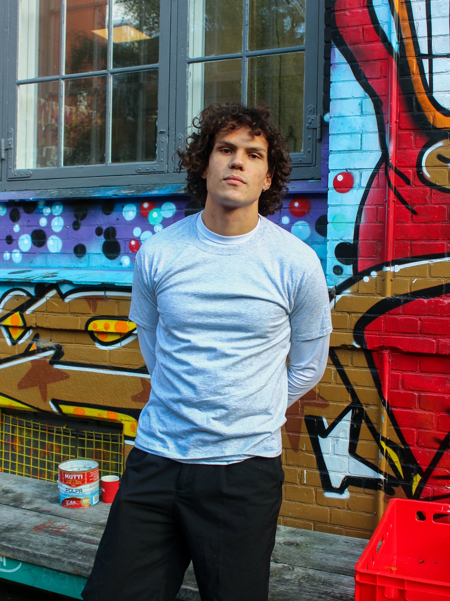 Milton is 189 cm tall and wears size XL. | white