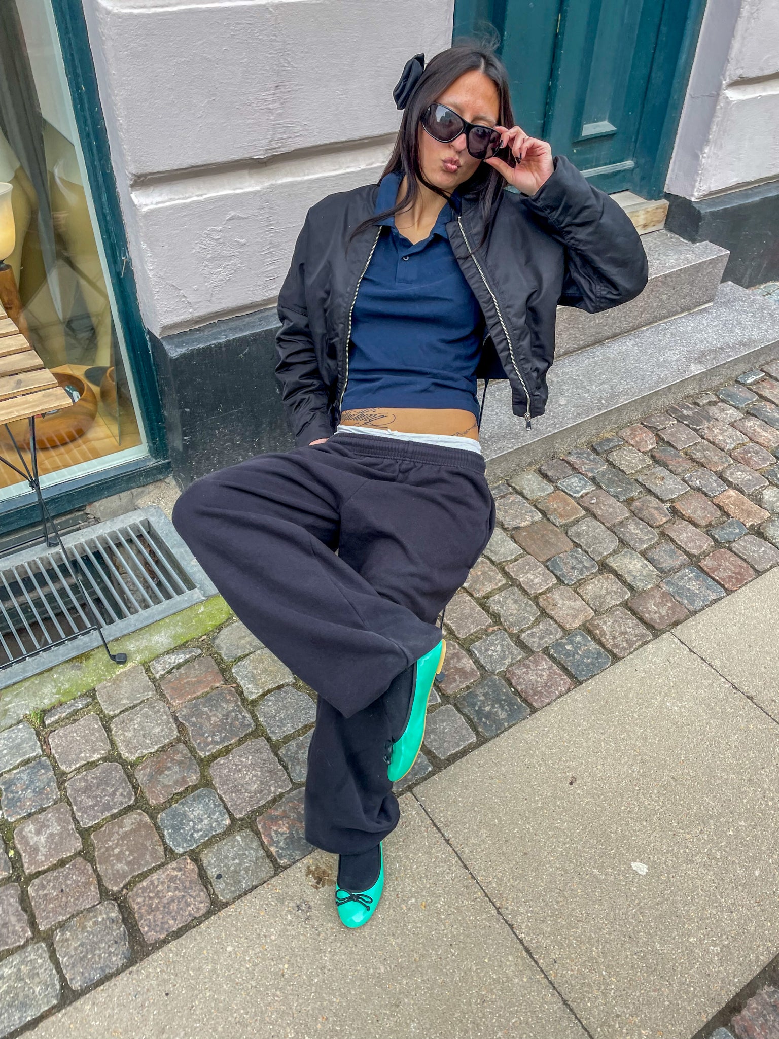 Parnoosh is 165 cm tall and wears size M. | black