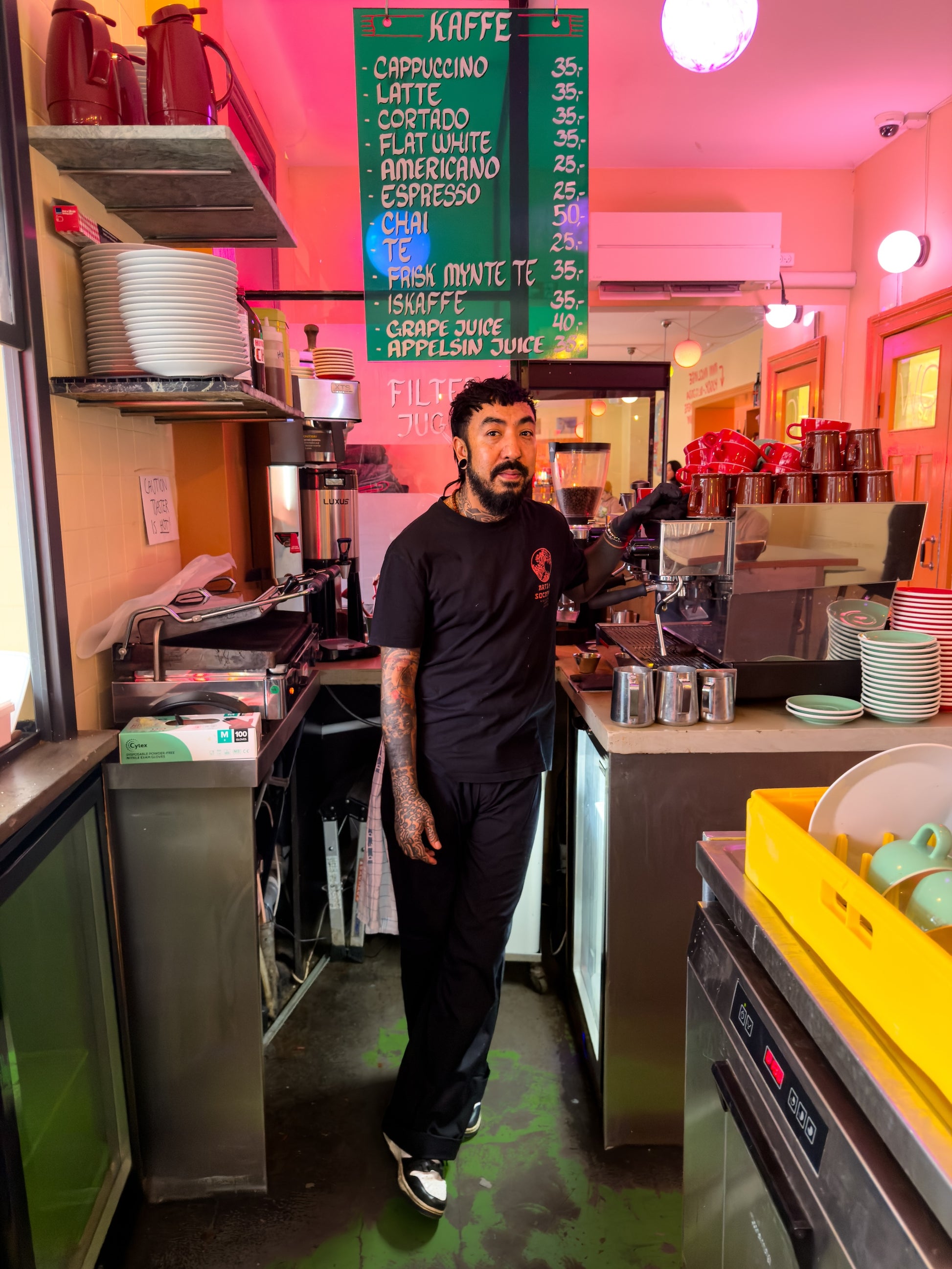 Promod is 168 cm tall and wears size L. | black