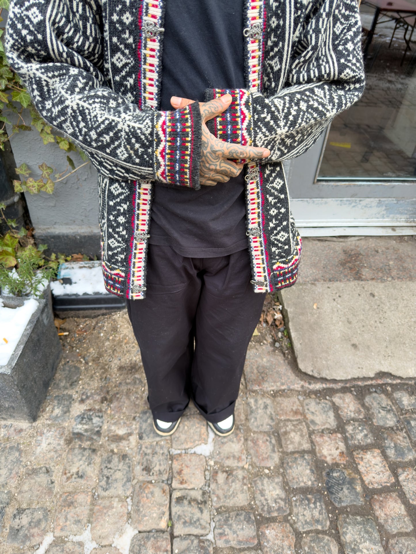 Promod is 168 cm tall and wears size L. | black