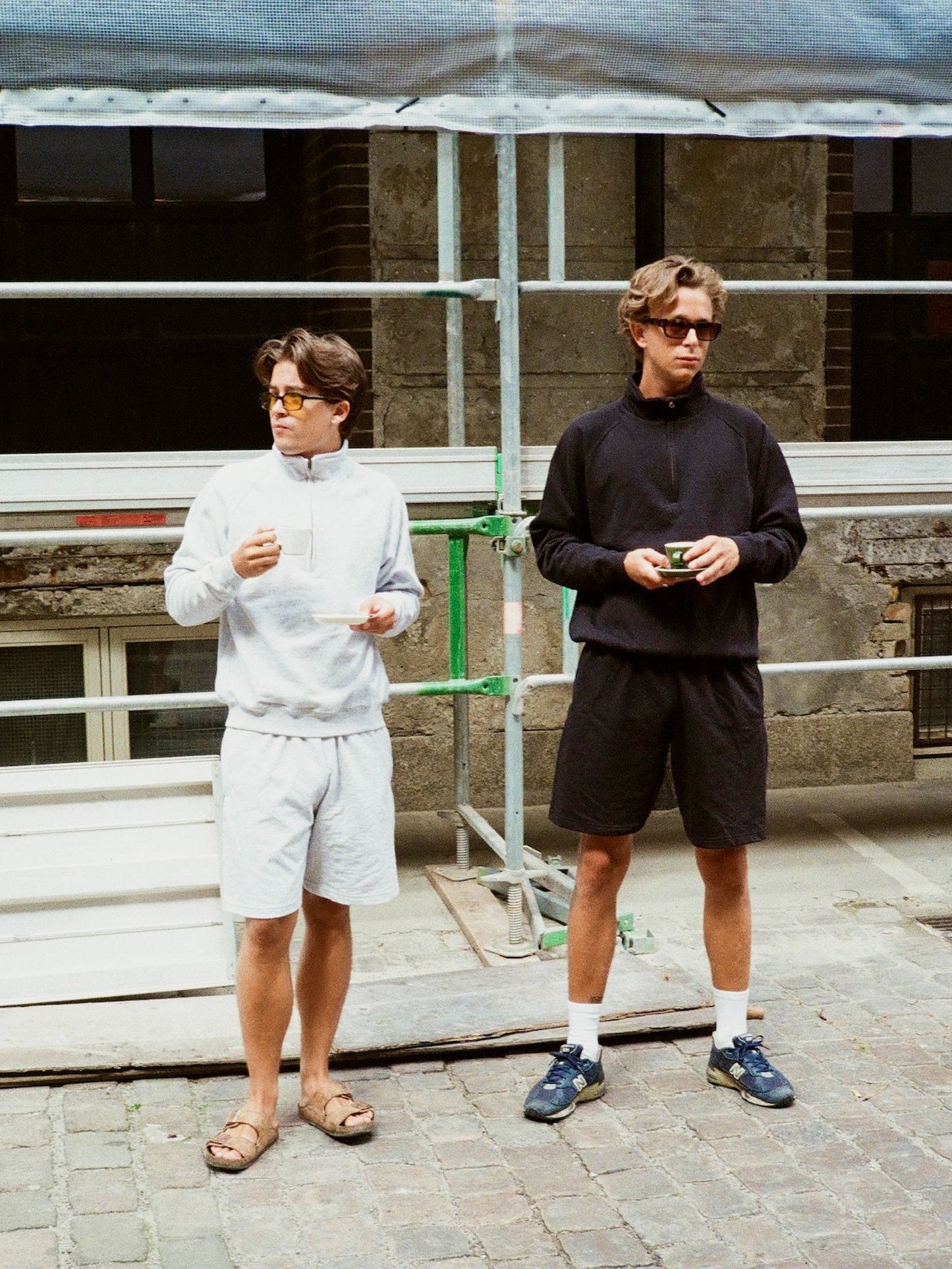 Lasse (r.h.) is 189 tall and wears size L. | black