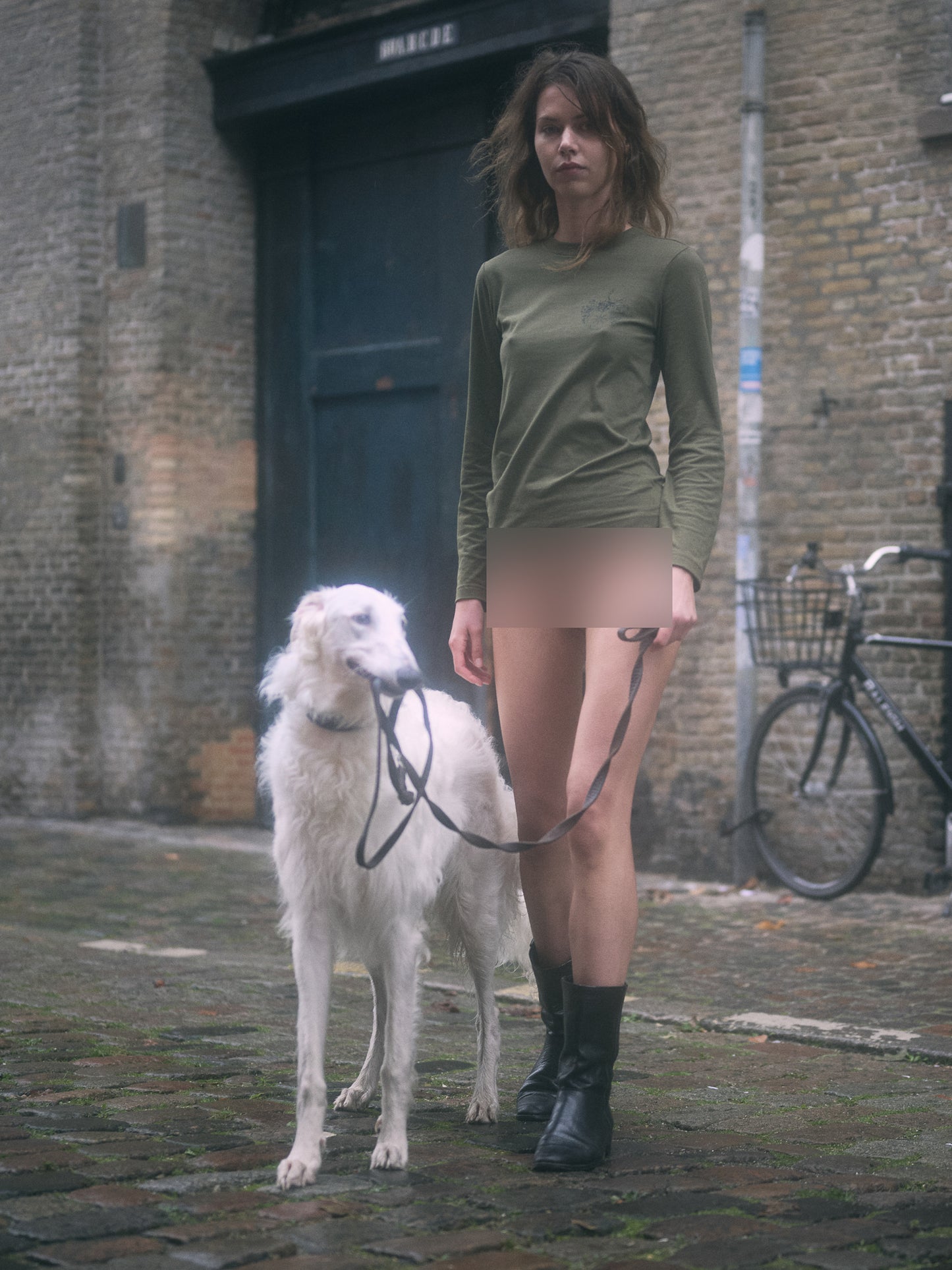 Hanna (183 cm) is wearing size XS. | olive green