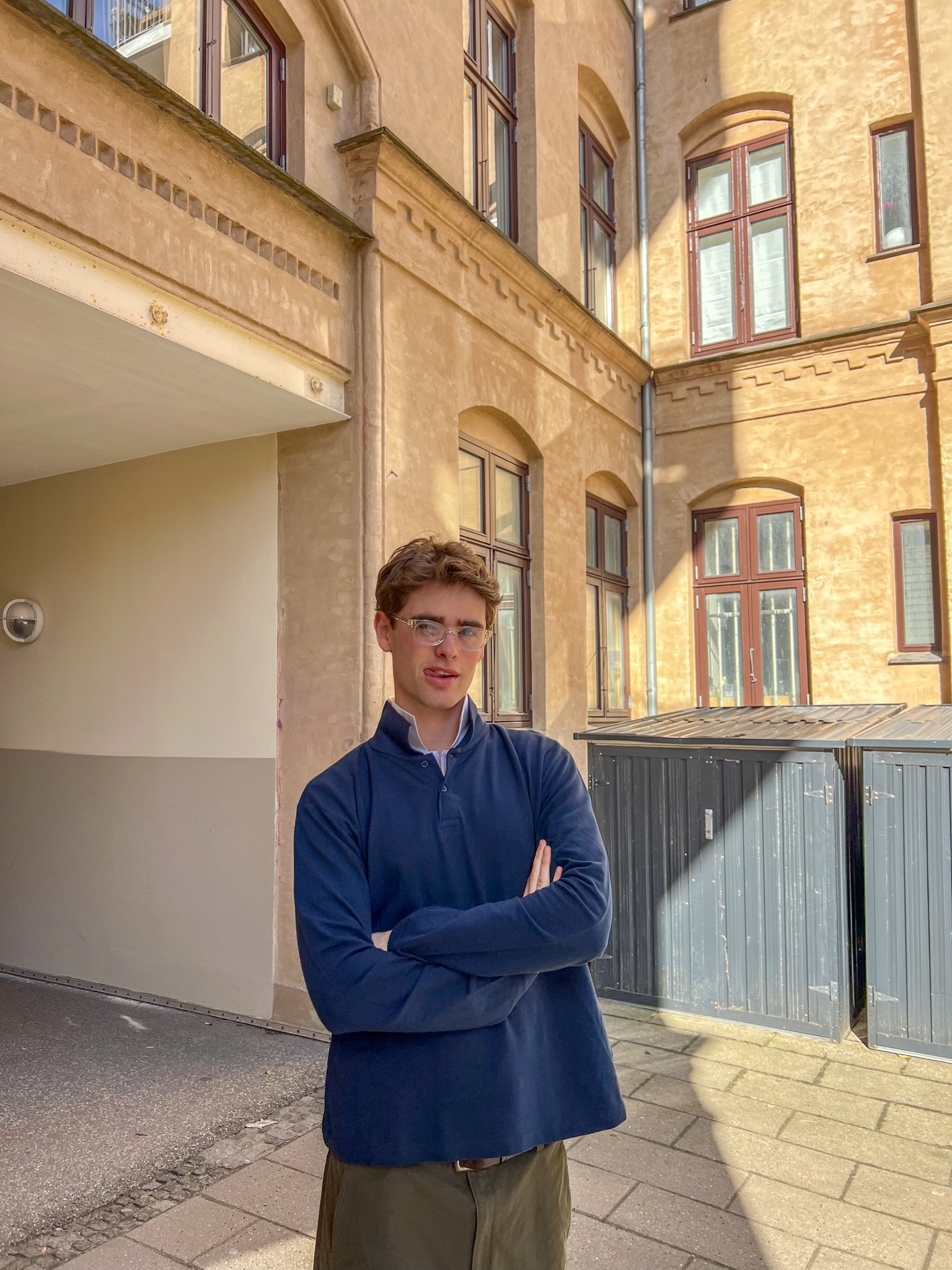 William is 188 cm tall and wears size L. | dark blue