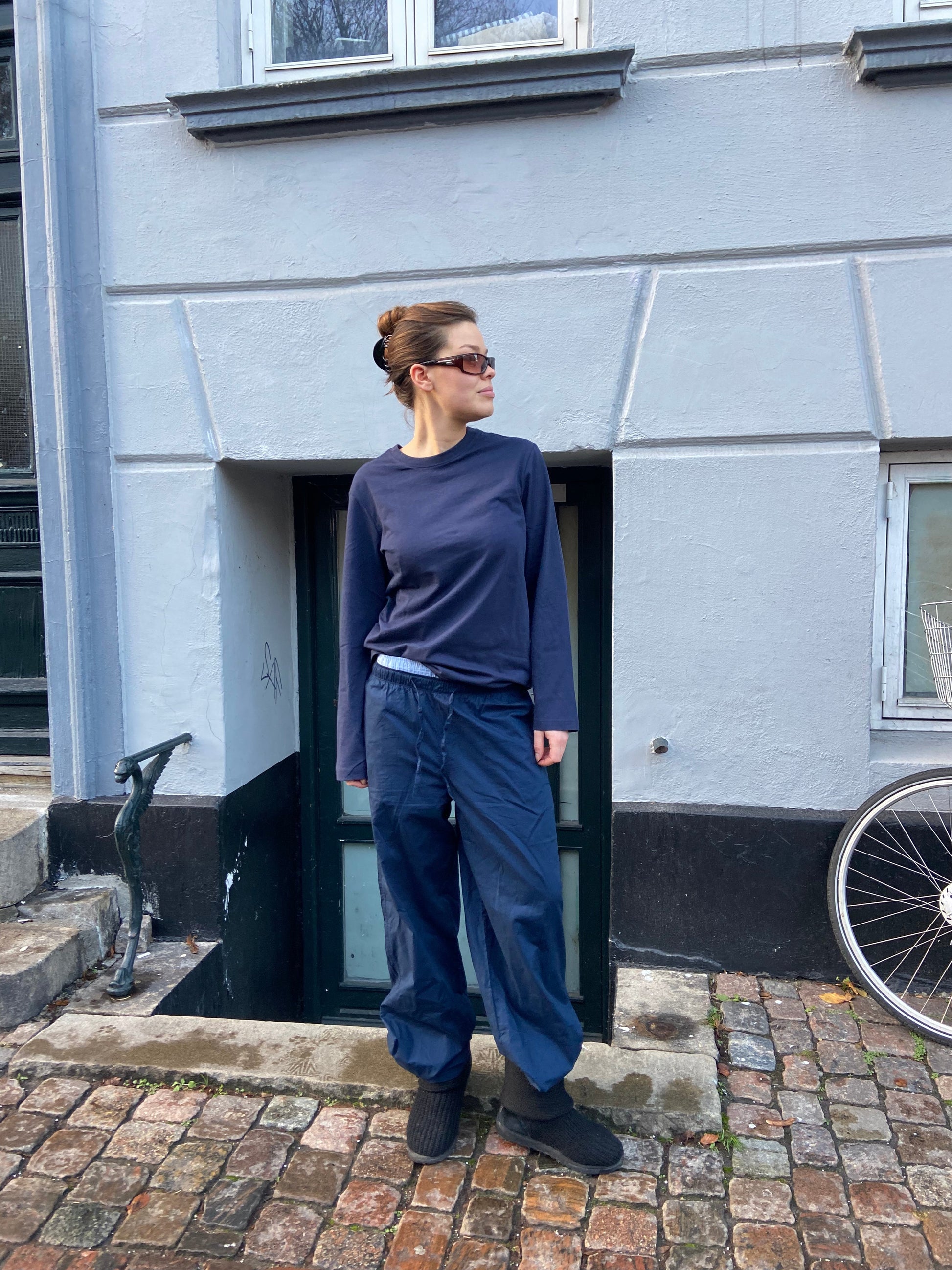 Charlotte is 178 cm tall and wears size M. | navy