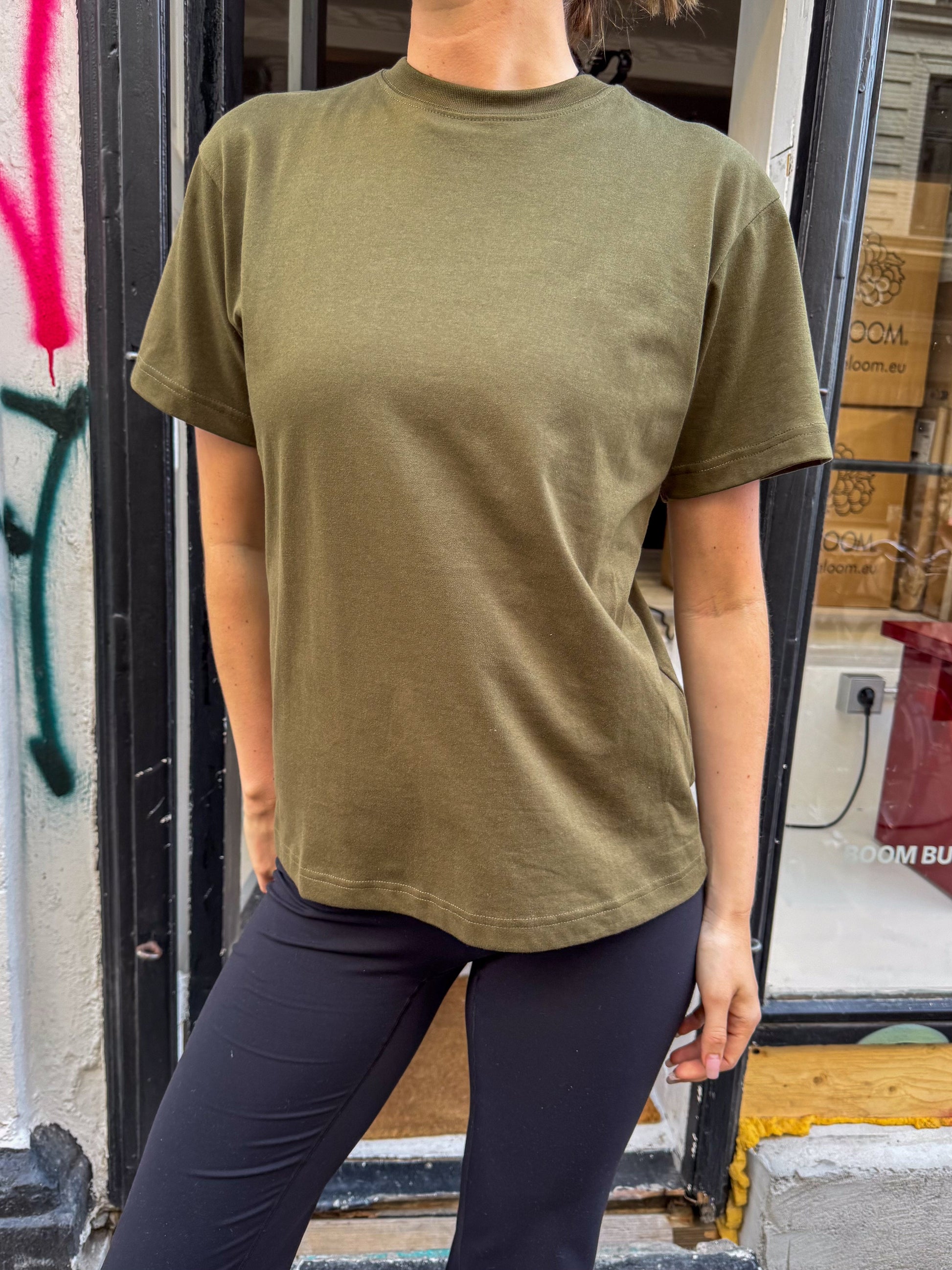Rose is 175 cm tall and wears size M. | olive green