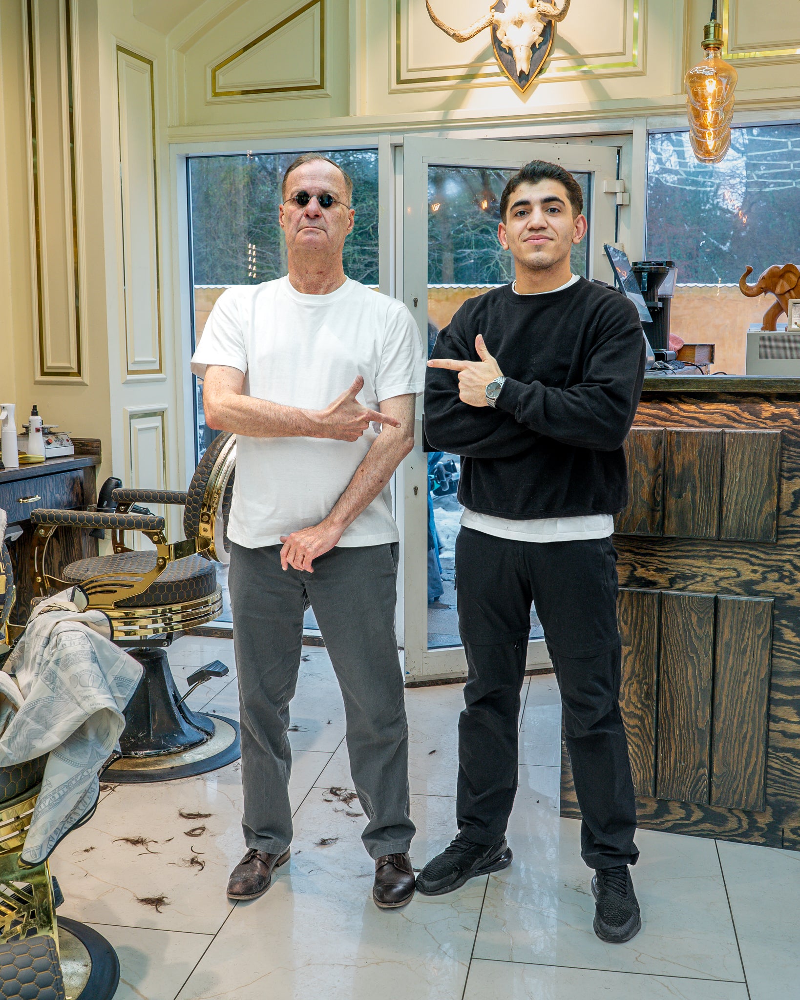 Malek is 180 cm tall and wears size L. | black