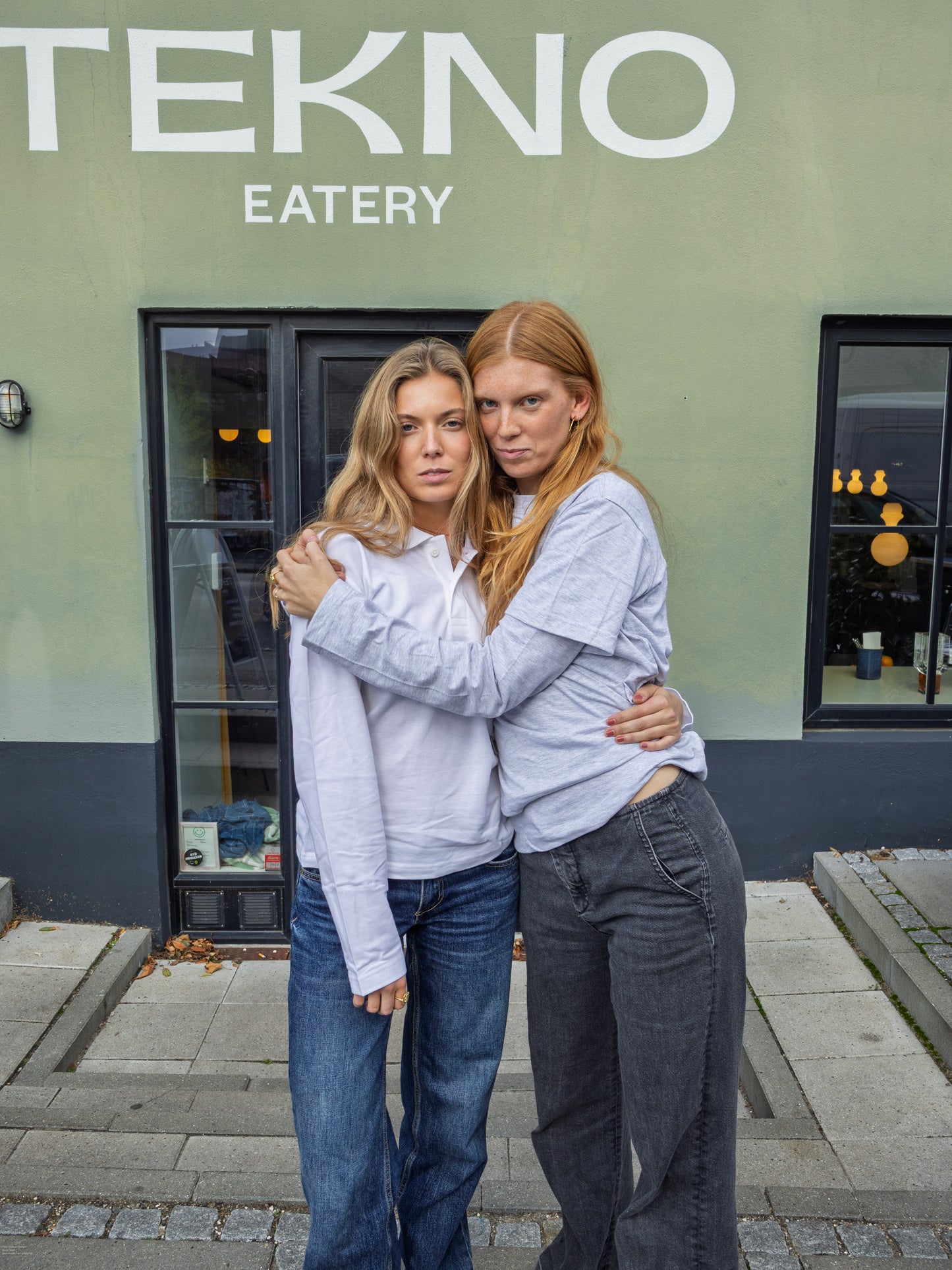 Roberta is 169 cm tall and wears size S. | grey