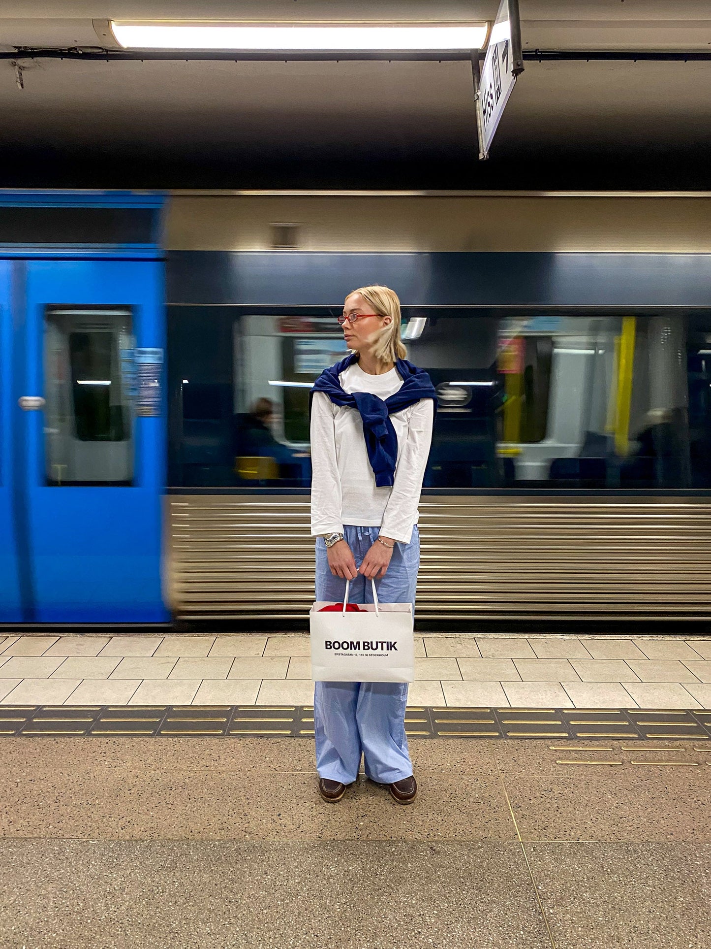 Sofia is 183 cm tall and wears size M. | white