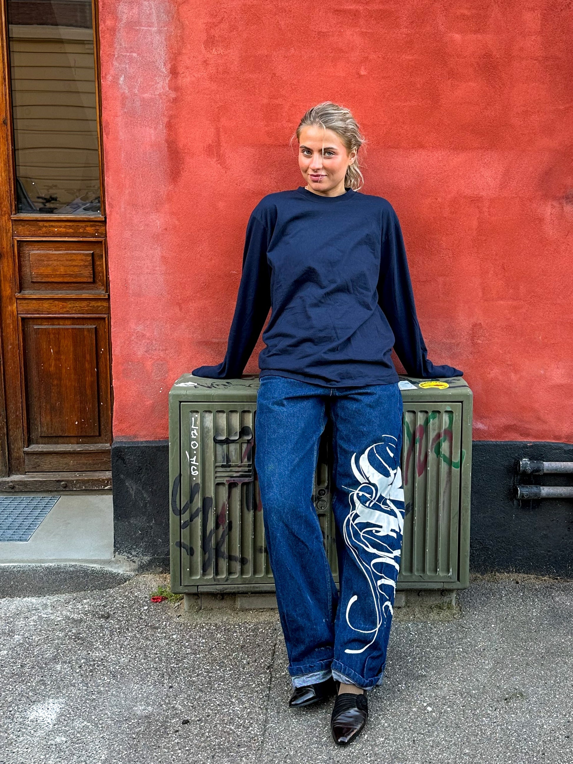 Erica is 163 cm tall and wears size M. | navy