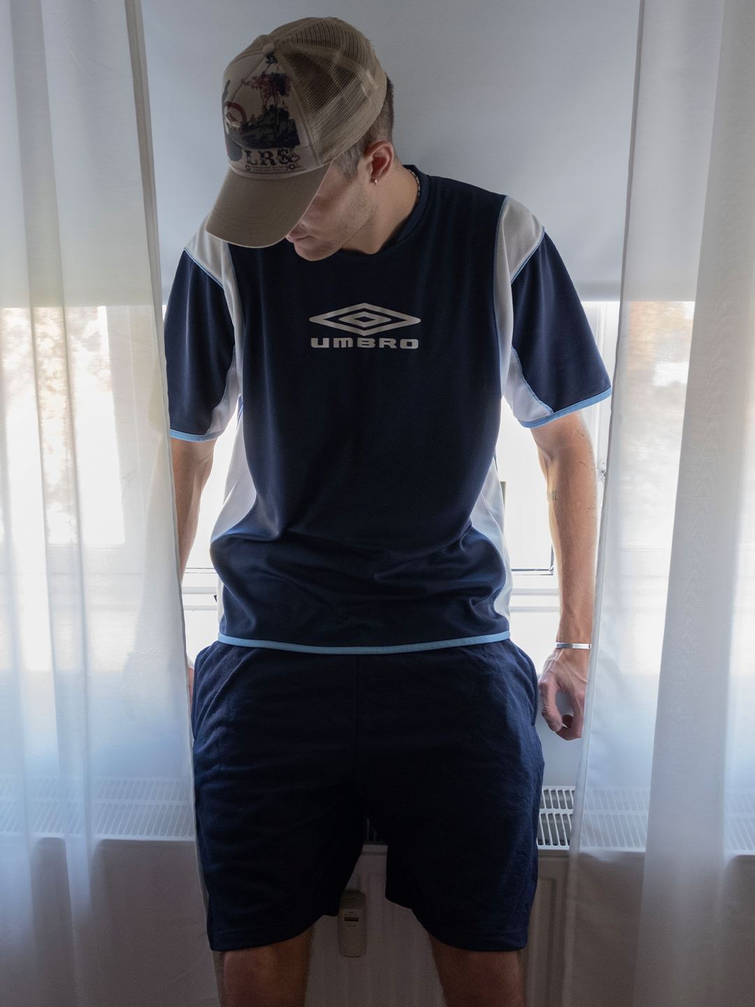 William is 193 cm tall and wears size XL. | navy