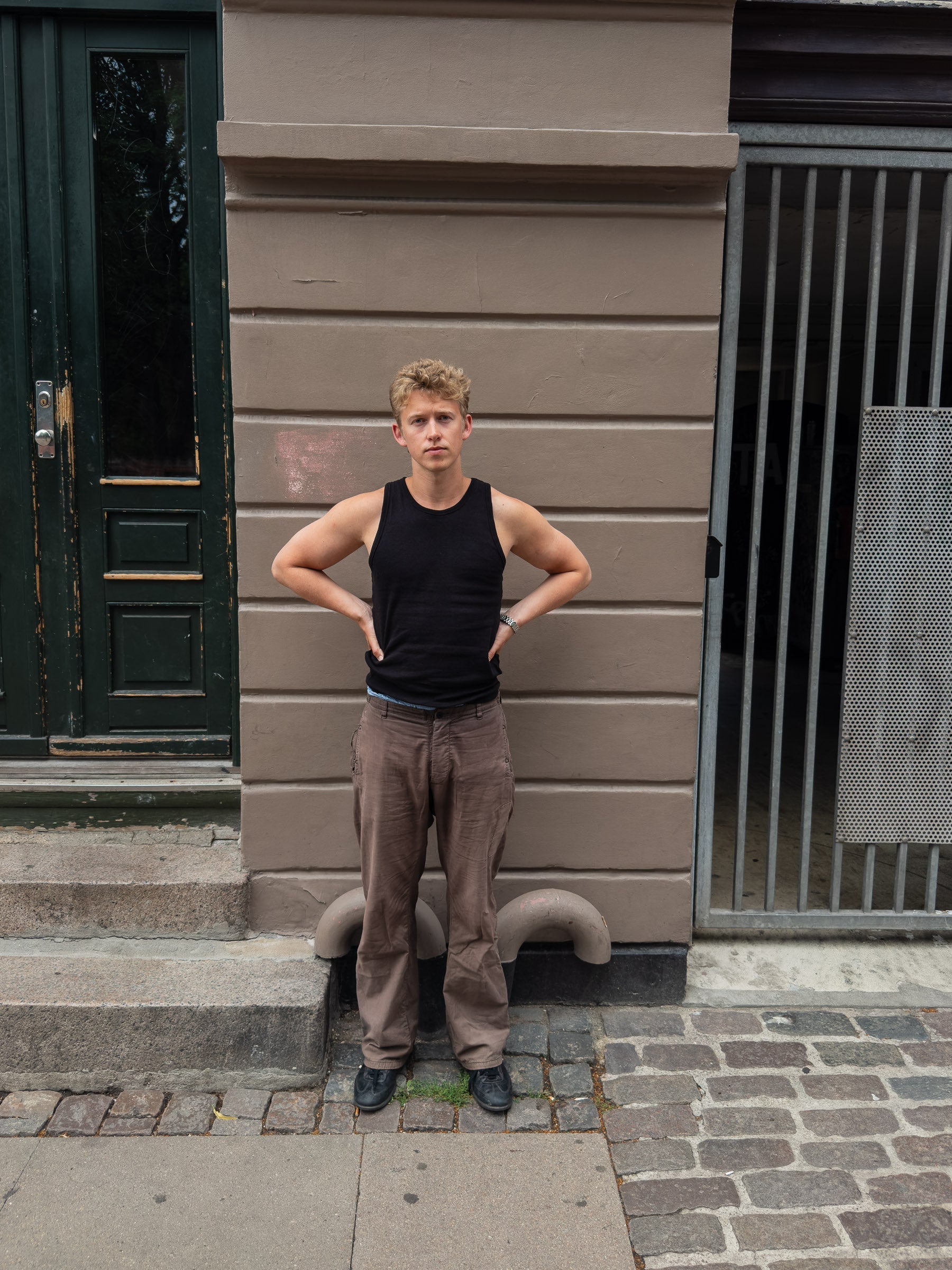 Peter is 188 cm tall and wears size XL. | black