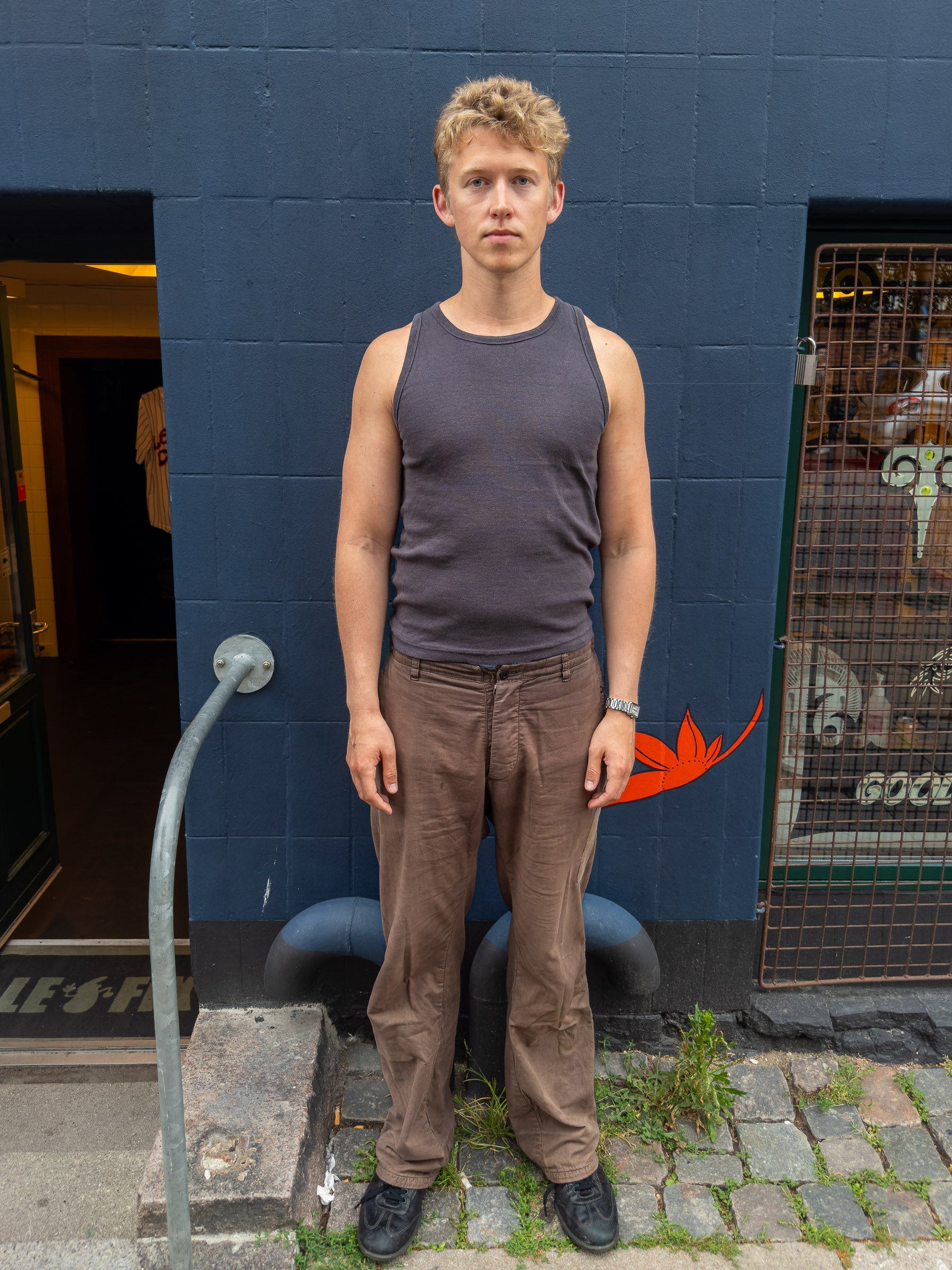 Peter is 188 cm tall and wears size XL. | dark grey