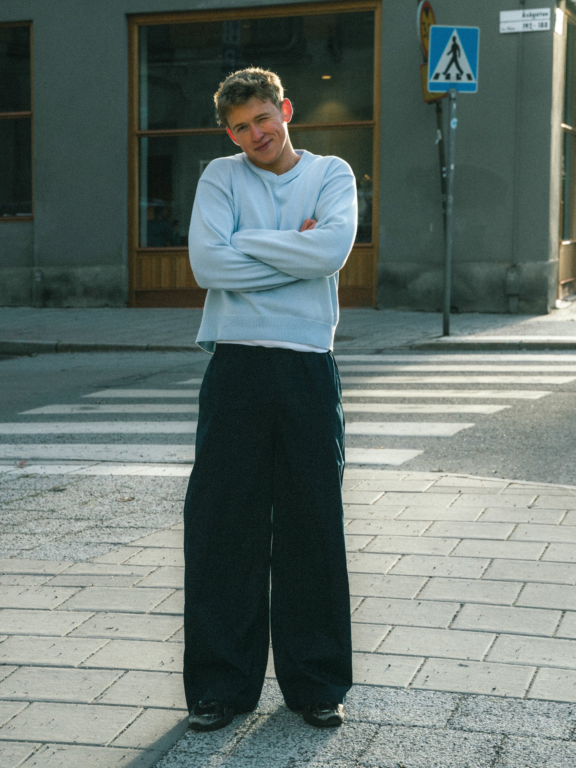 Peter is 188 cm tall and wears size L. | navy
